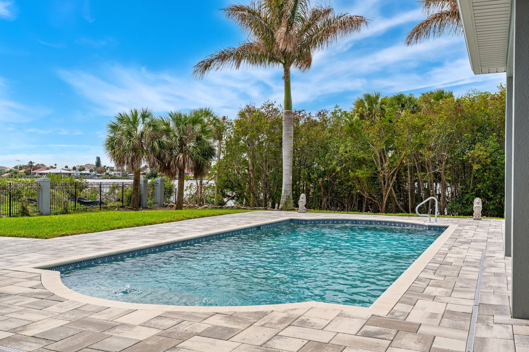  135 Lansing Island Drive, Indian Harbour Beach, FL, 32937 - 物件實景