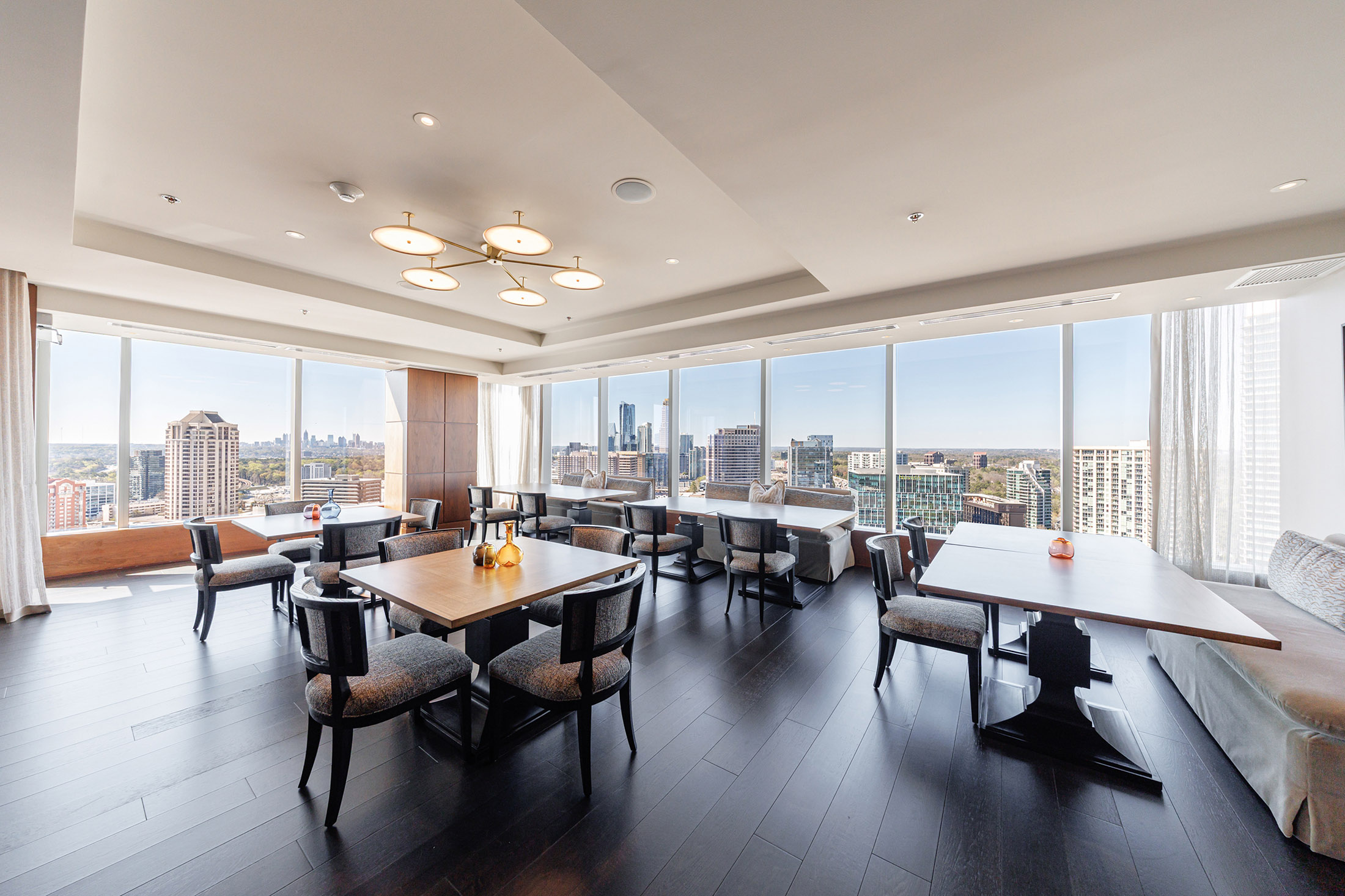  Exceptional One Bedroom Corner Residence with Sweeping Skyline Views - 物件實景
