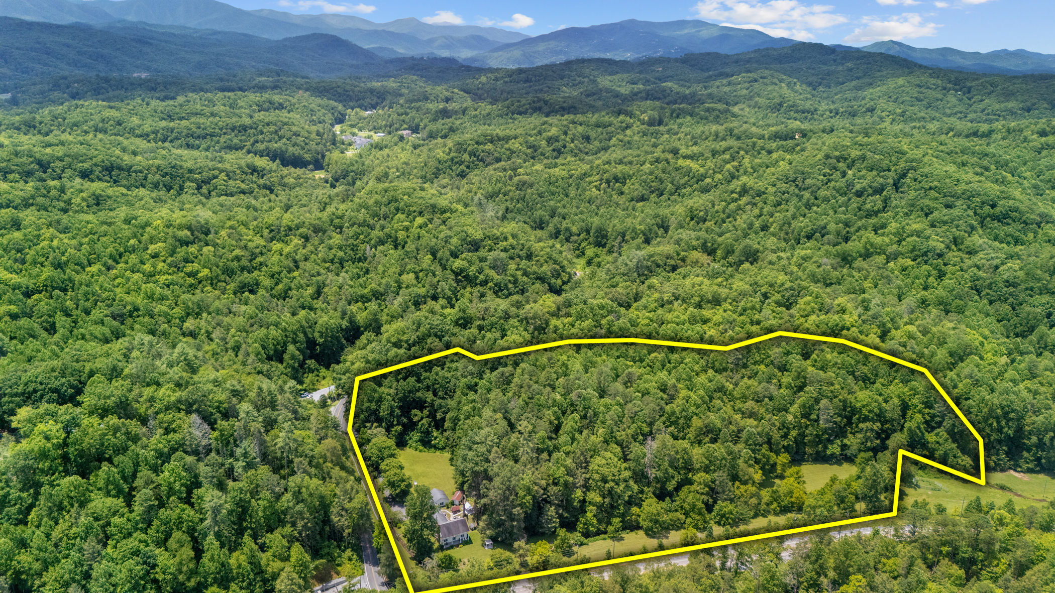 Gatlinburg, Tennessee, 37738, United States, 4 Bedrooms Bedrooms, ,3 BathroomsBathrooms,Residential,For Sale,1974957