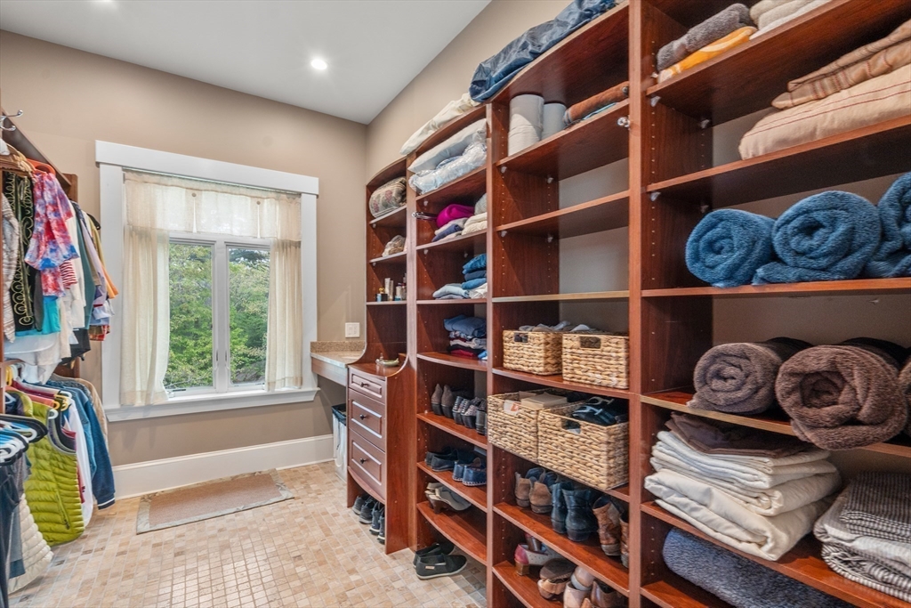 Manchester, Massachusetts, 01944, United States, 4 Bedrooms Bedrooms, ,3 BathroomsBathrooms,Residential,For Sale,1846974