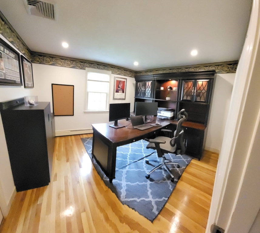Framingham, Massachusetts, 01701, United States, 4 Bedrooms Bedrooms, ,3 BathroomsBathrooms,Residential,For Sale,1837542