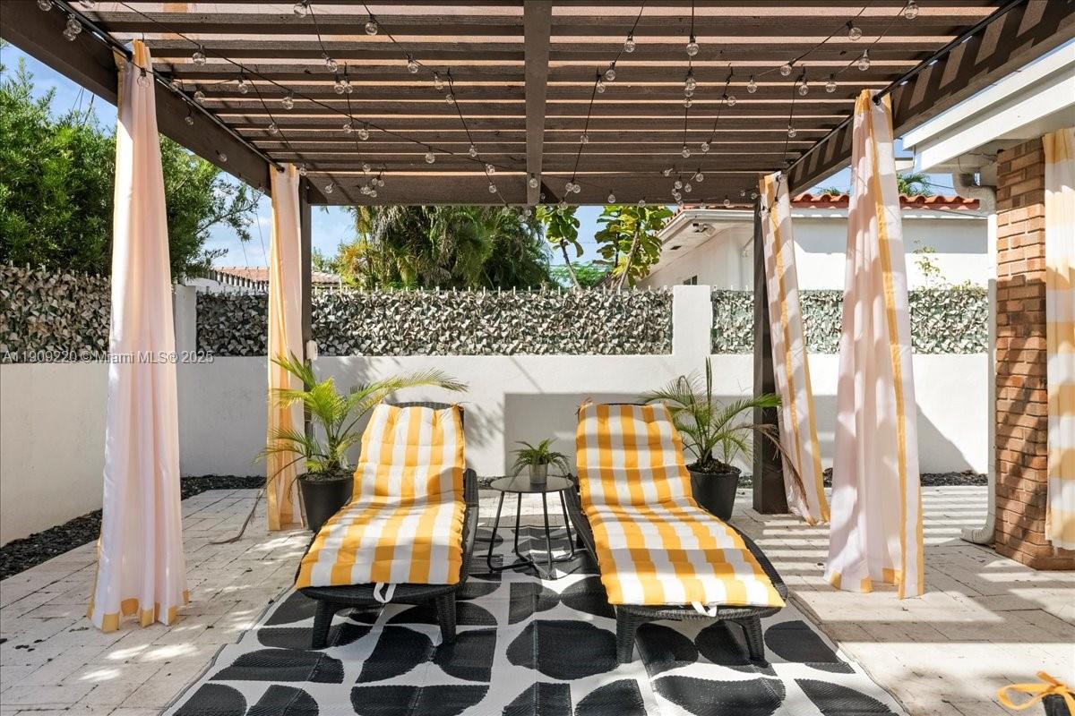 Miami, Florida, 33145, United States, 3 Bedrooms Bedrooms, ,2 BathroomsBathrooms,Residential,For Sale,1987524