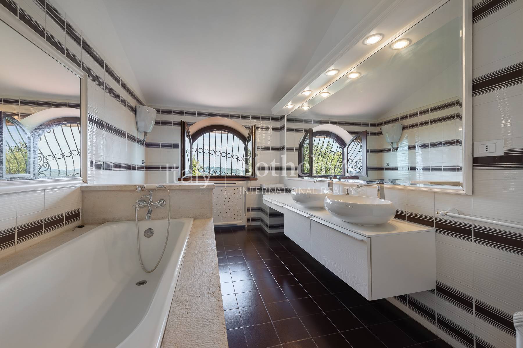  Elegant Villa with Private Park in Trevignano Romano - 物件實景