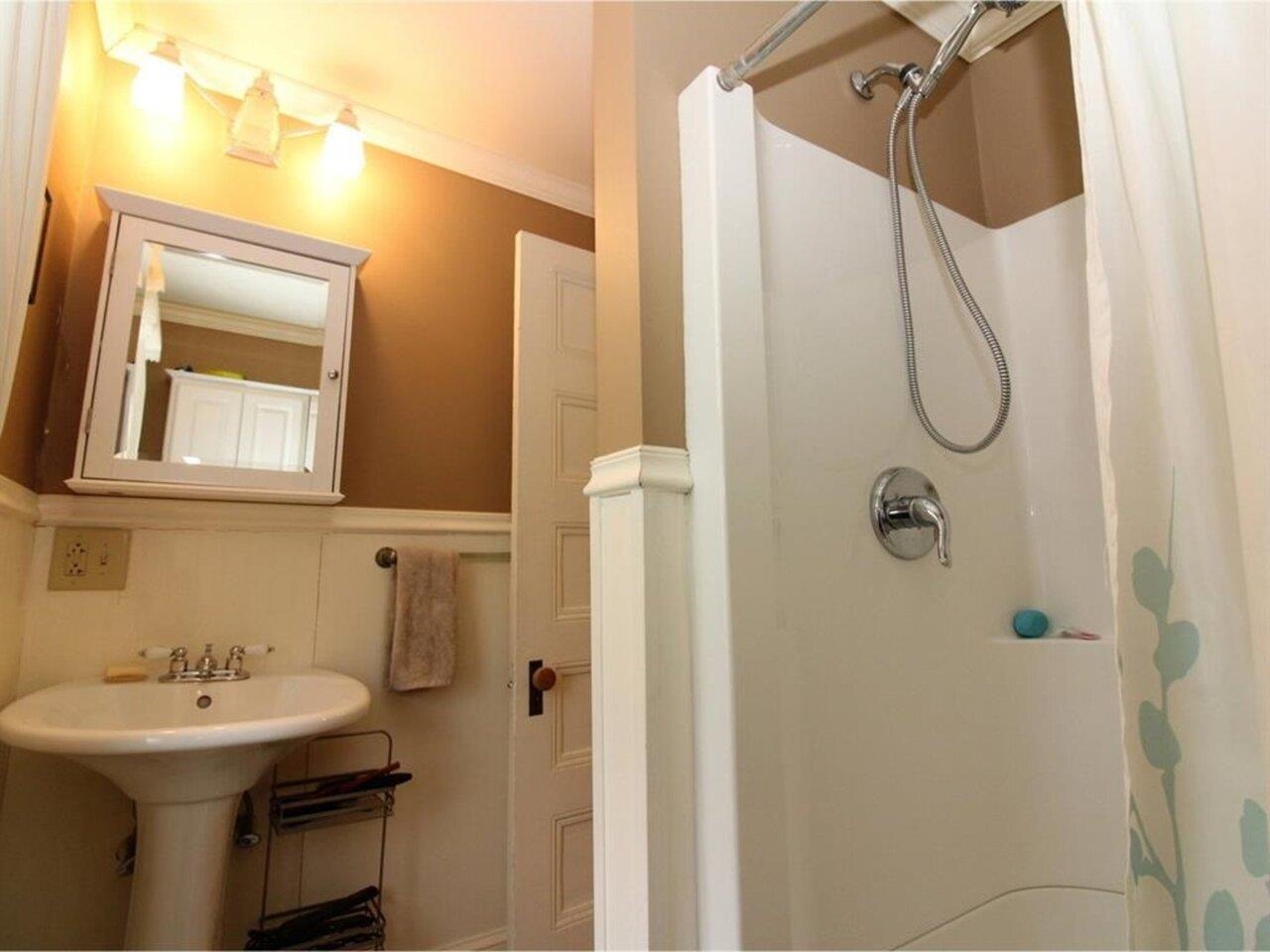 Burlington, Vermont, 05401, United States, 5 Bedrooms Bedrooms, ,2 BathroomsBathrooms,Residential,For Sale,1940886