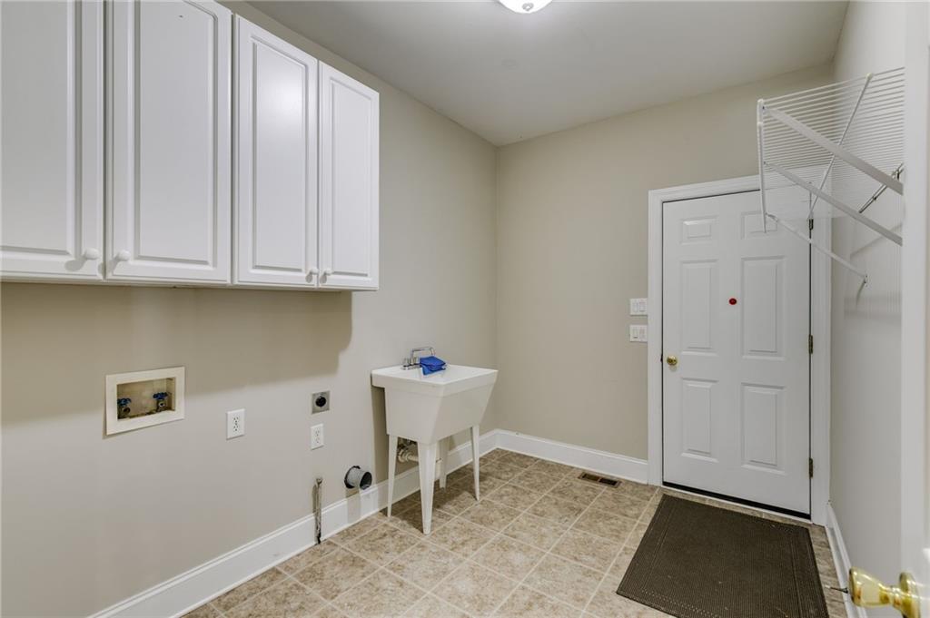 Atlanta, Georgia, 30350, United States, 6 Bedrooms Bedrooms, ,5 BathroomsBathrooms,Residential,For Sale,1900551