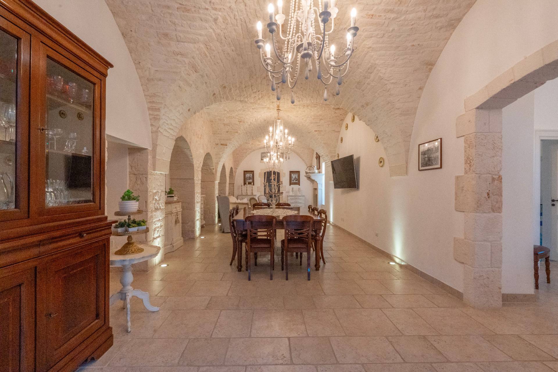Martina Franca, Taranto, 74015, IT, 9 Bedrooms Bedrooms, ,12 BathroomsBathrooms,Residential,For Sale,1947823