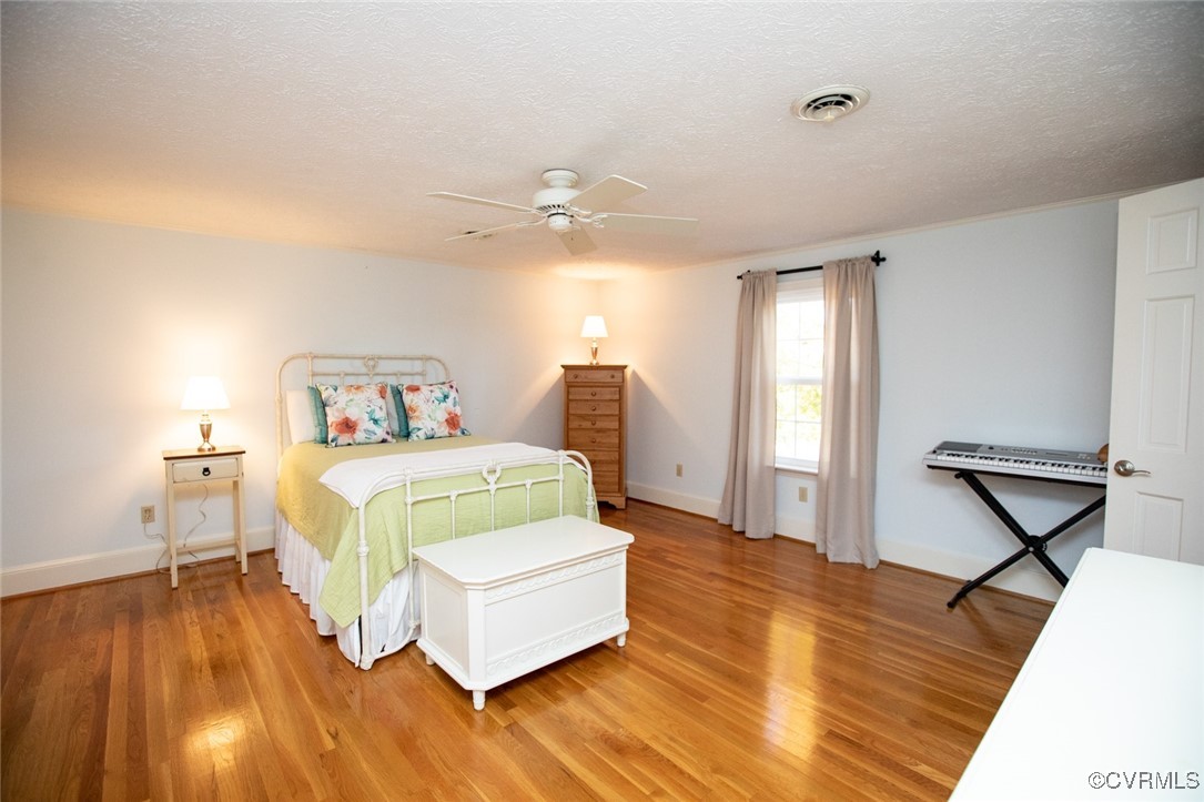 Crewe, Virginia, 23930, United States, 5 Bedrooms Bedrooms, ,4 BathroomsBathrooms,Residential,For Sale,1887087