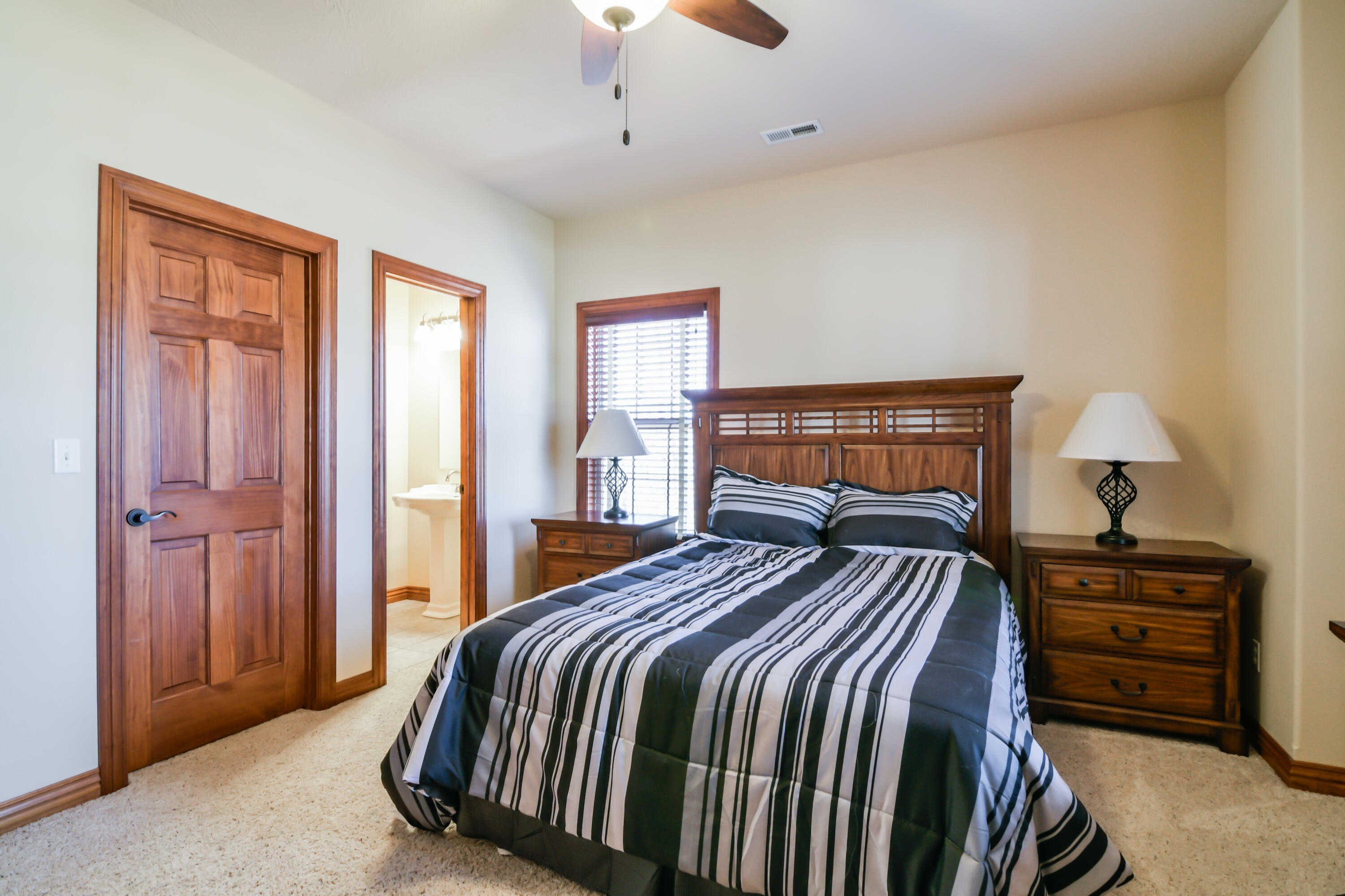 Walnut Shade, Missouri, 65771, United States, 6 Bedrooms Bedrooms, ,5 BathroomsBathrooms,Residential,For Sale,1975828