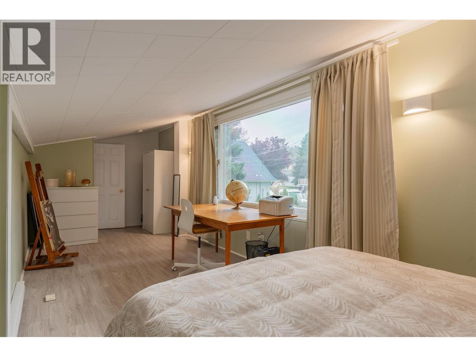 CASTLEGAR, British Columbia, V1N 2S5, CA, 5 Bedrooms Bedrooms, ,3 BathroomsBathrooms,Residential,For Sale,1918306