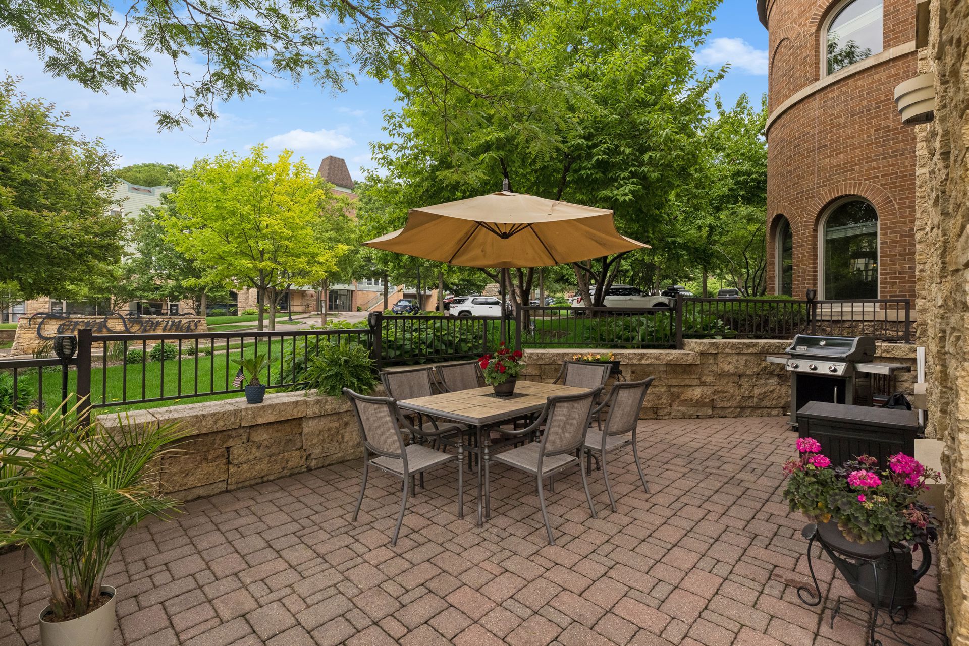  Timeless Brownstone Living in the Heart of Stillwater - 物件實景