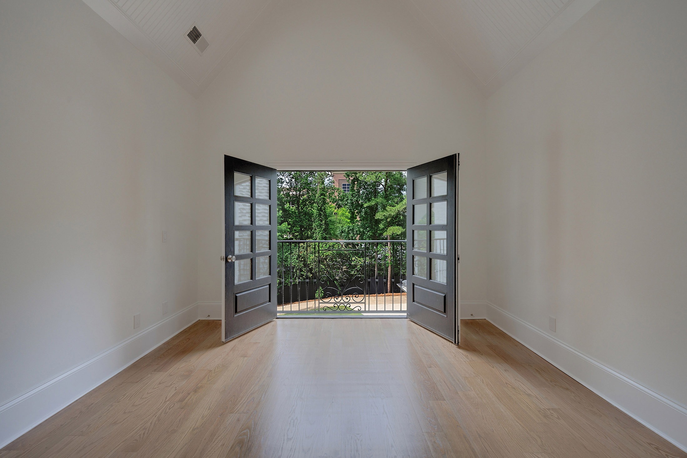 Exceptional Estate Combines Modern Luxury and Timeless Elegance - 物件實景