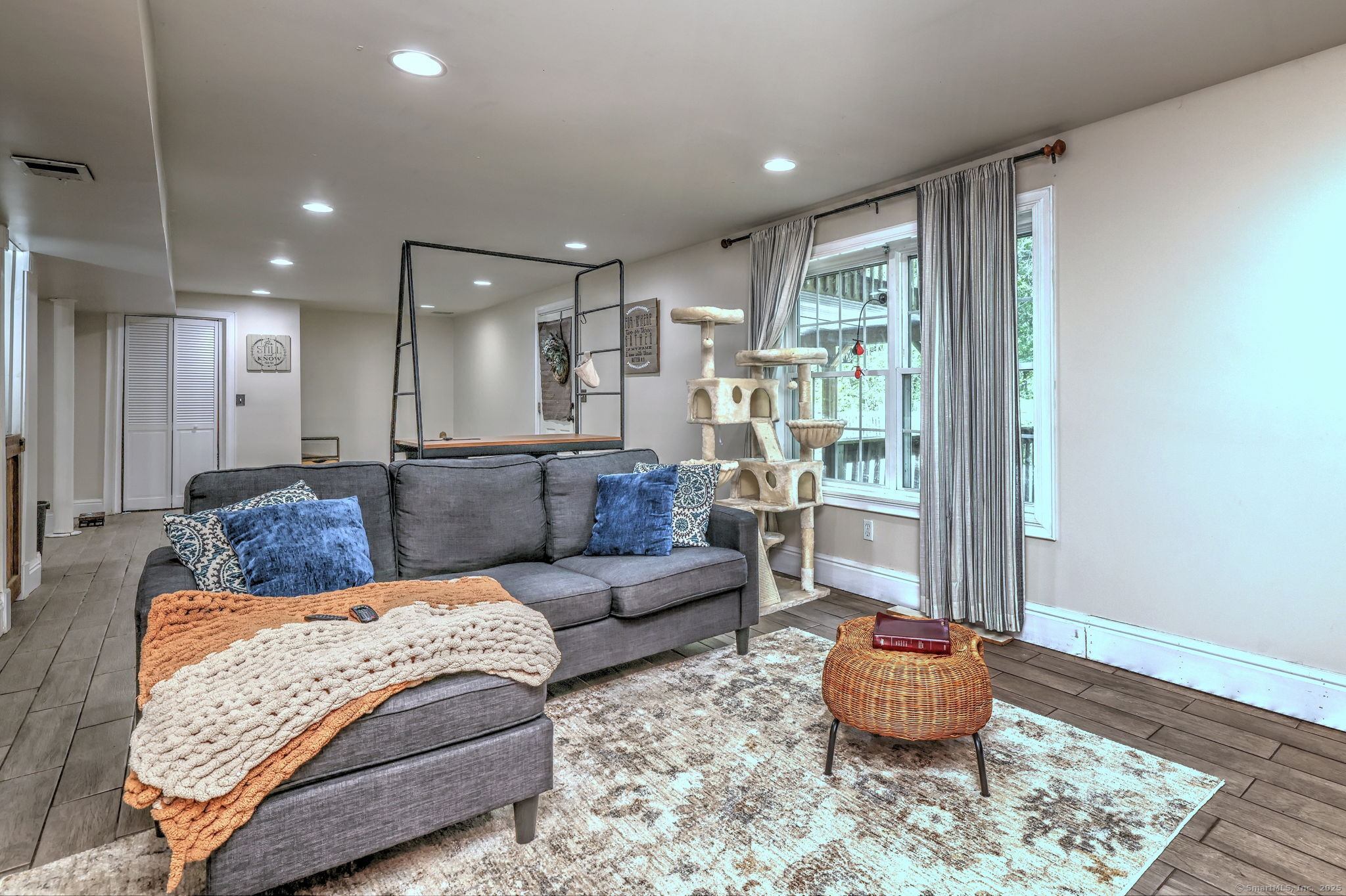 Shelton, Connecticut, 06484, United States, 4 Bedrooms Bedrooms, ,4 BathroomsBathrooms,Residential,For Sale,2001799