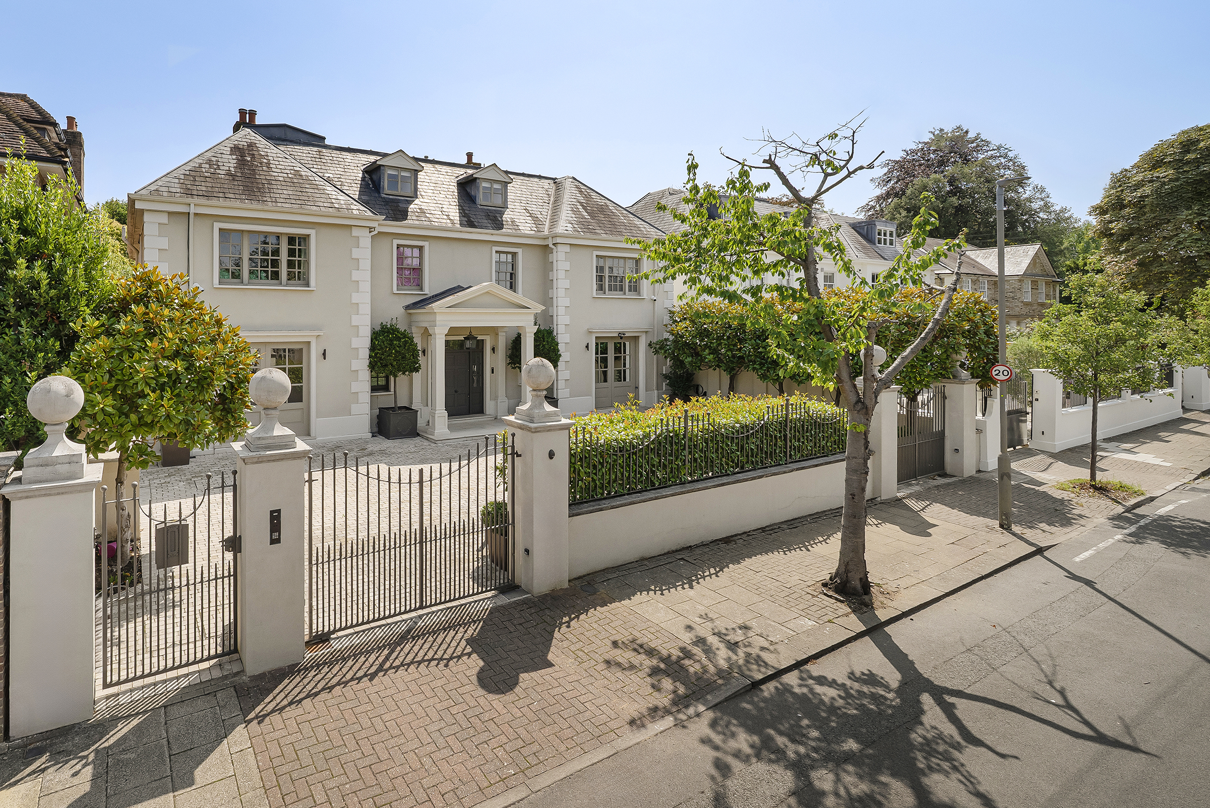Expansive Seven-Bedroom Family House with Pool 