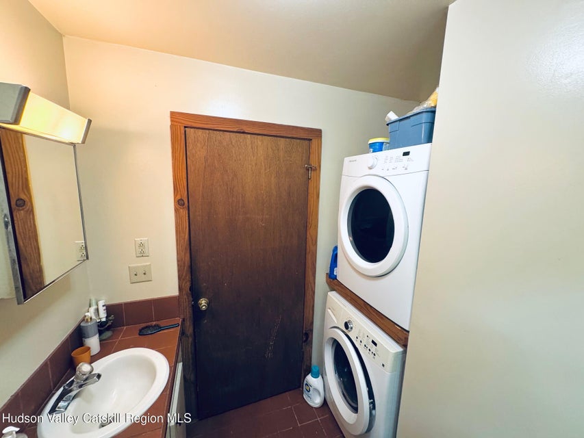 Saugerties, New York, 12477, United States, 5 Bedrooms Bedrooms, ,3 BathroomsBathrooms,Residential,For Sale,1984014