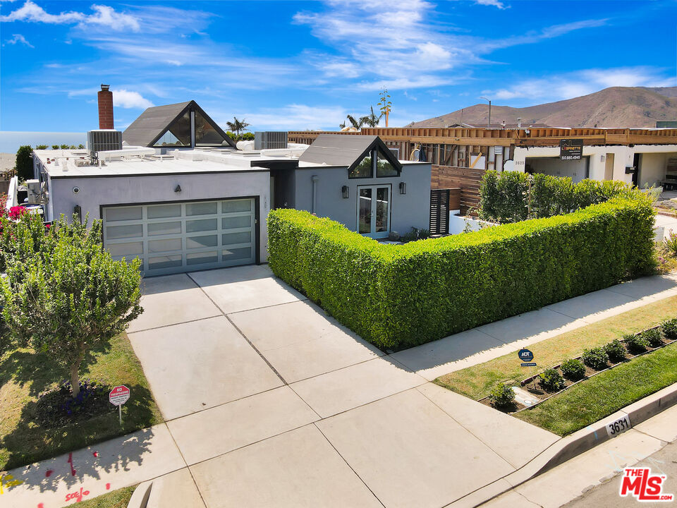 Malibu, California, 90265, United States, 4 Bedrooms Bedrooms, ,3 BathroomsBathrooms,Residential,For Sale,1925740