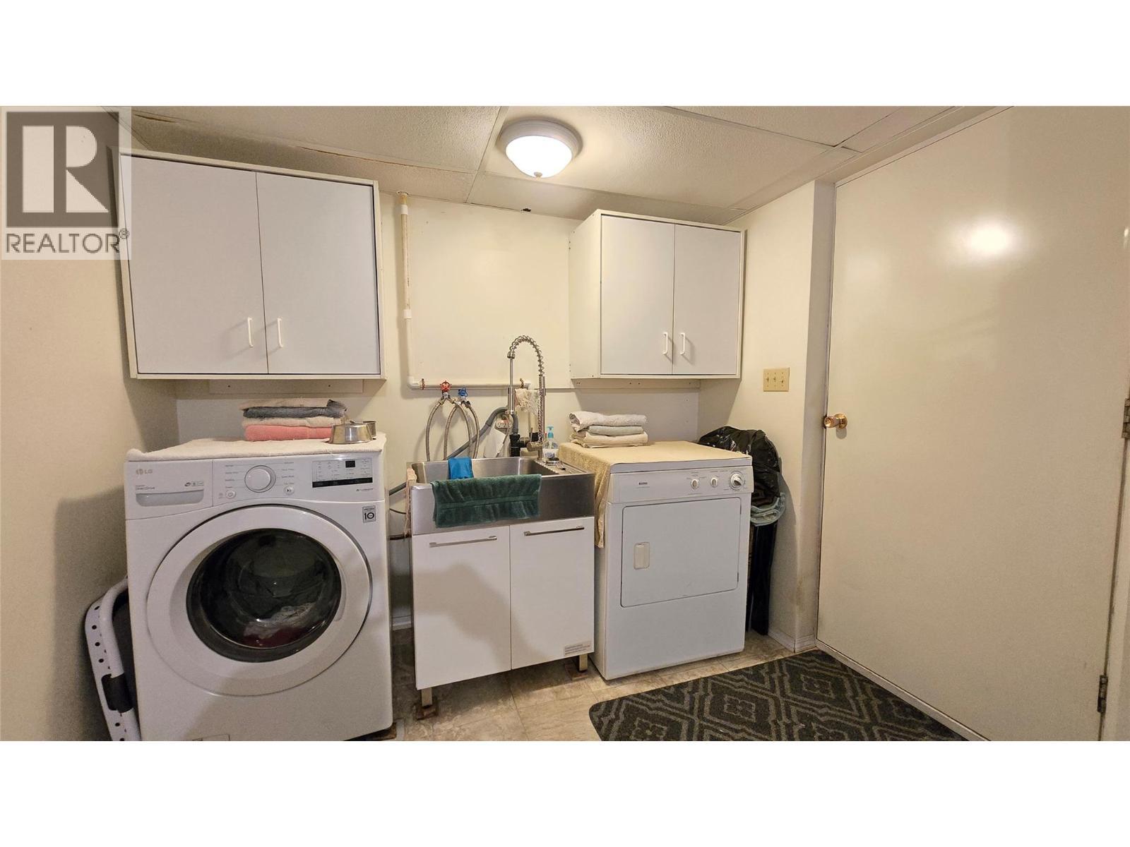 KAMLOOPS, British Columbia, V2H 1S7, CA, 4 Bedrooms Bedrooms, ,3 BathroomsBathrooms,Residential,For Sale,1949543