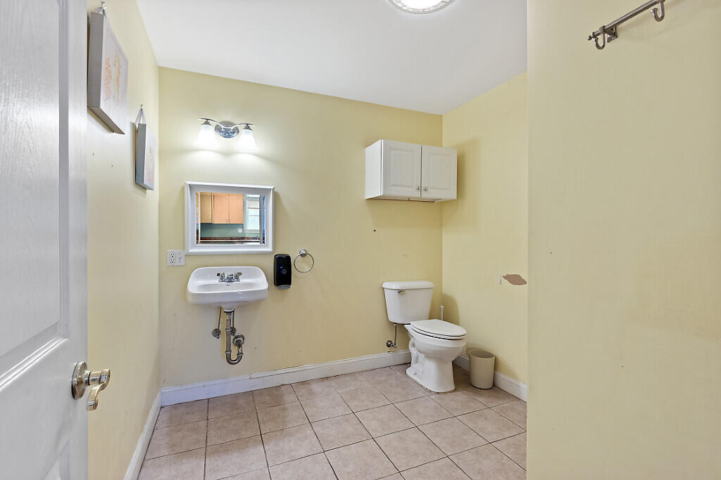 China, Maine, 04358, United States, 6 Bedrooms Bedrooms, ,3 BathroomsBathrooms,Residential,For Sale,1898689