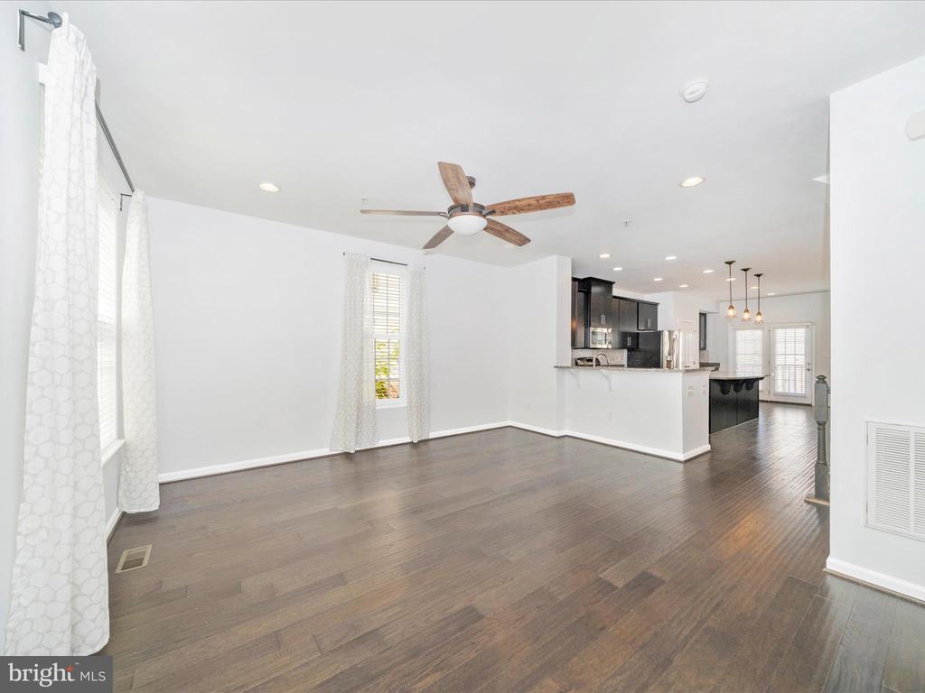 Greenbelt, Maryland, 20770, United States, 3 Bedrooms Bedrooms, ,4 BathroomsBathrooms,Residential,For Sale,2001496