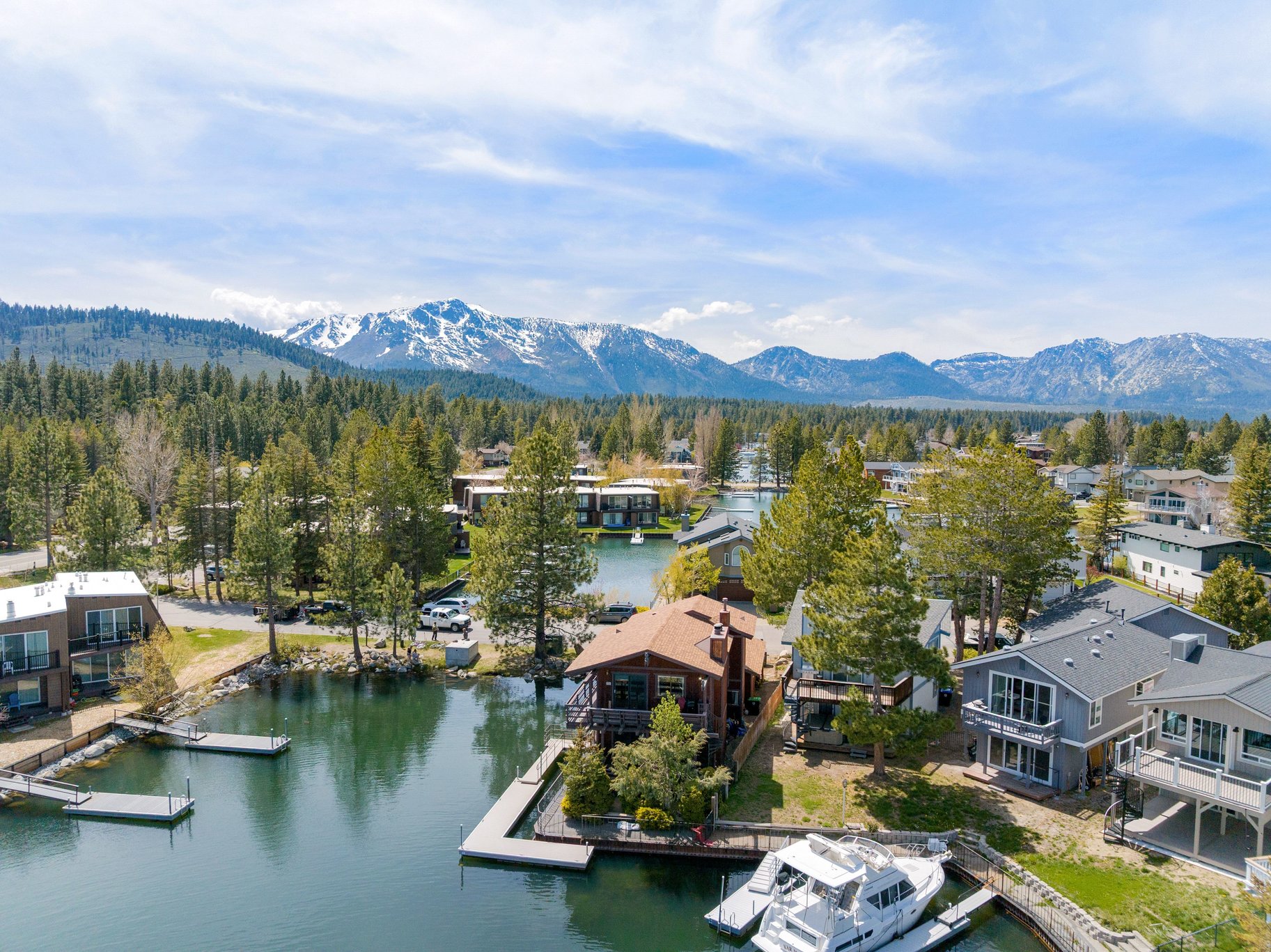 Tahoe Keys Charmer with Stunning Views - 物件實景