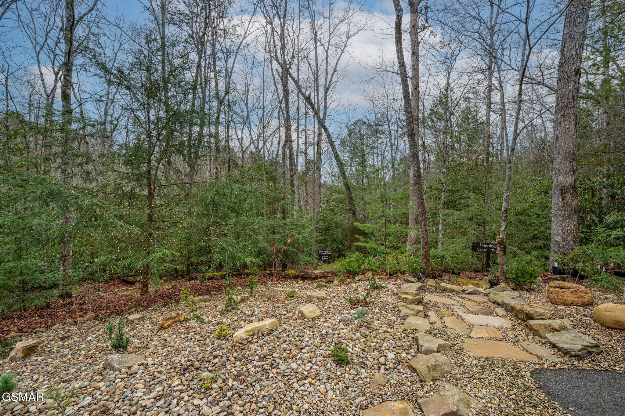 Walland, Tennessee, 37886, United States, 3 Bedrooms Bedrooms, ,4 BathroomsBathrooms,Residential,For Sale,1915065