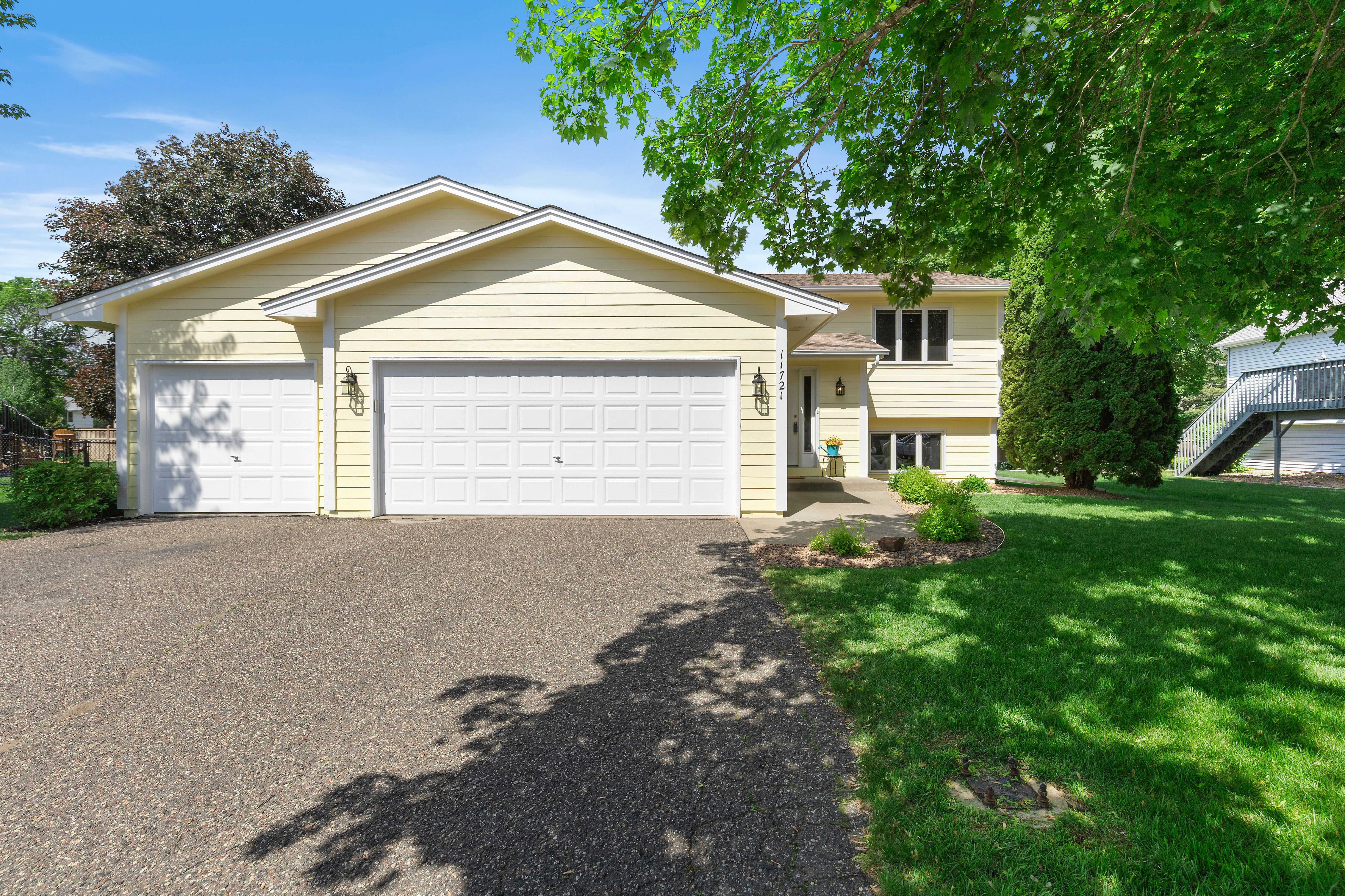  Inviting Champlin Living with Thoughtful Modern Updates - 物件實景