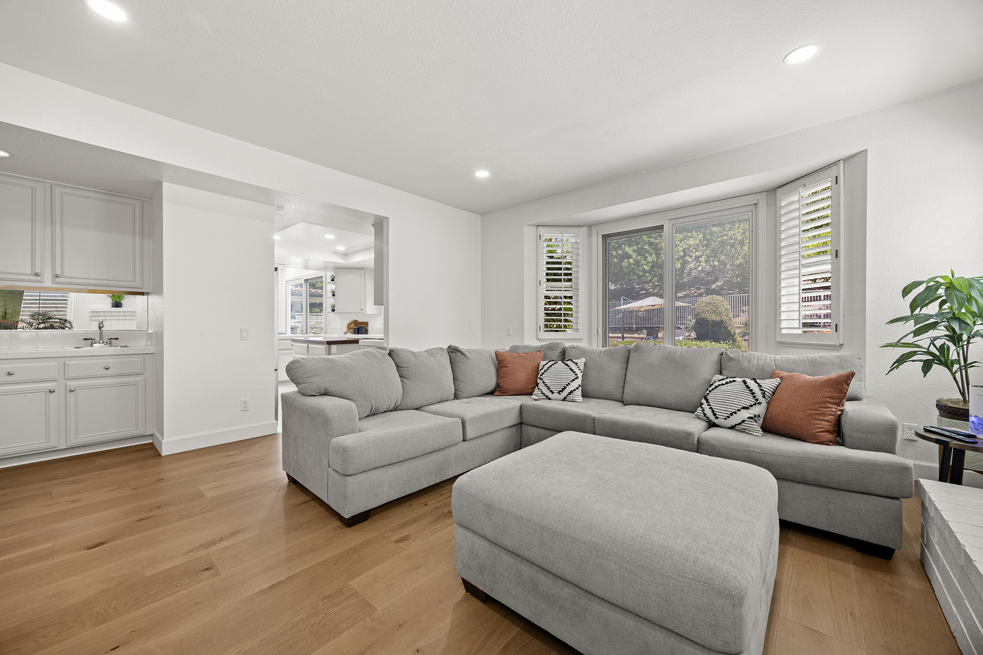 Walnut, California, 91789, United States, 5 Bedrooms Bedrooms, ,3 BathroomsBathrooms,Residential,For Sale,2048876