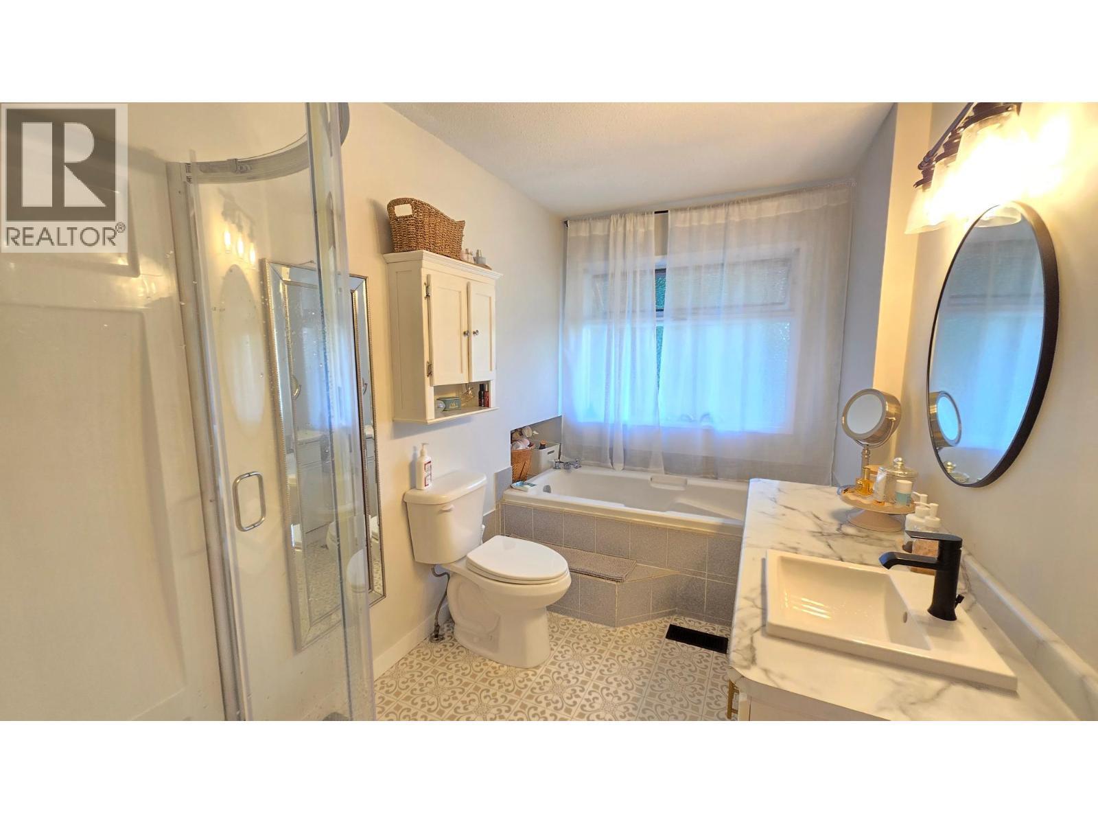 KAMLOOPS, British Columbia, V2C 4Y6, CA, 3 Bedrooms Bedrooms, ,2 BathroomsBathrooms,Residential,For Sale,1950750