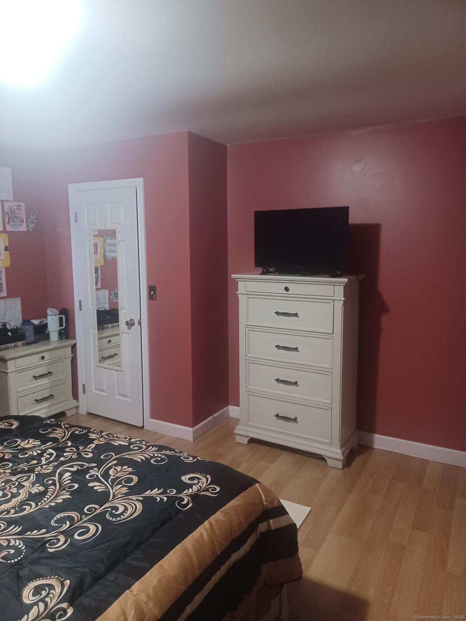 Stratford, Connecticut, 06614, United States, 3 Bedrooms Bedrooms, ,2 BathroomsBathrooms,Residential,For Sale,1926191