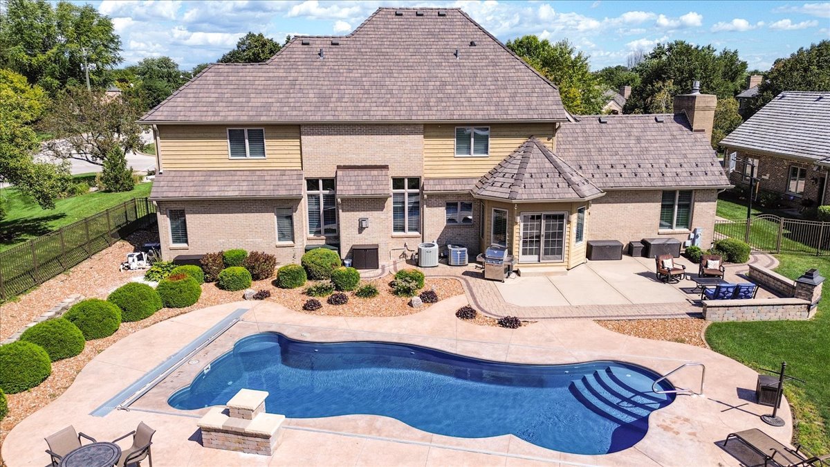 Shorewood, Illinois, 60404, United States, 4 Bedrooms Bedrooms, ,6 BathroomsBathrooms,Residential,For Sale,1933443