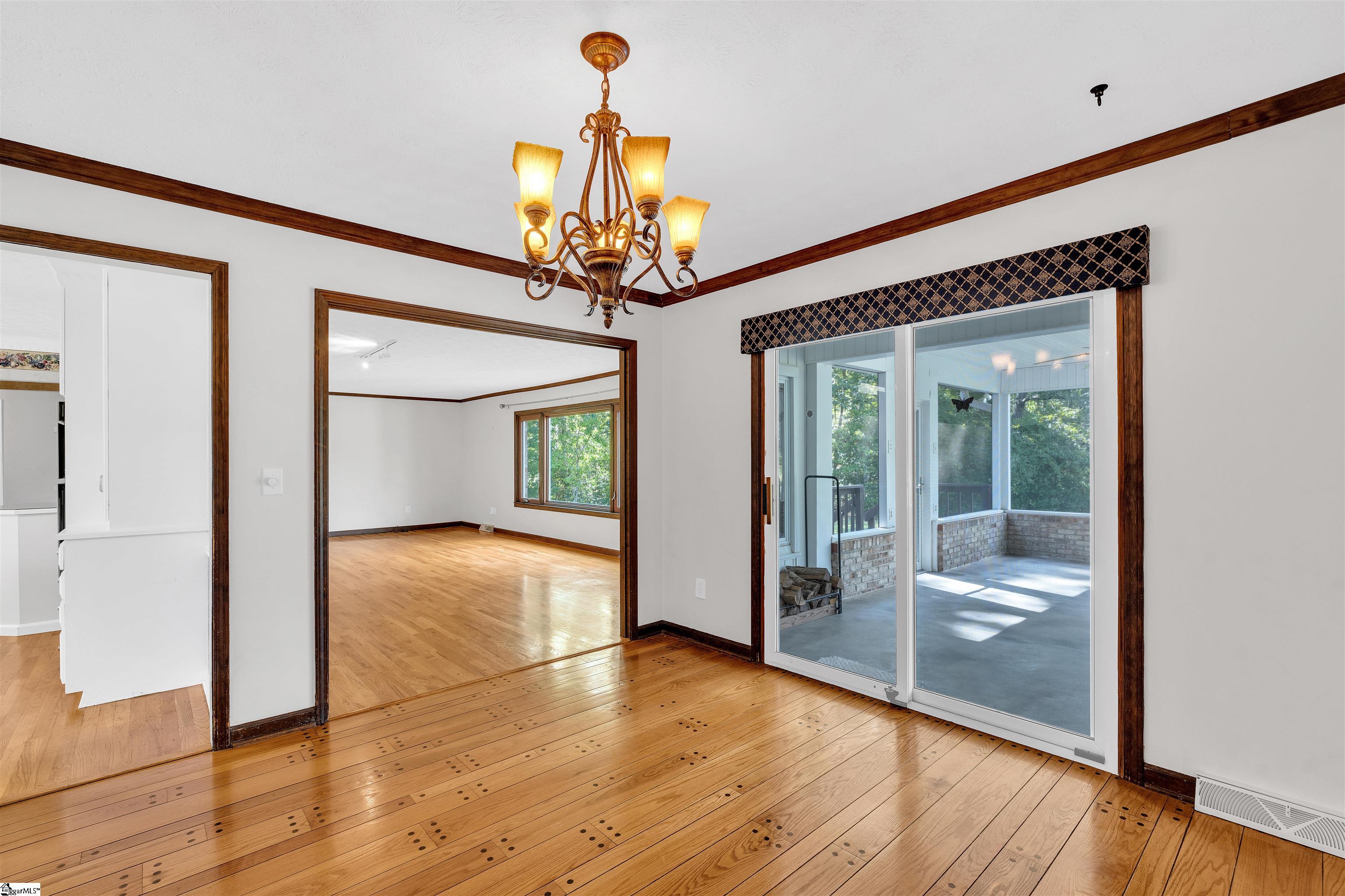 Fountain Inn, South Carolina, 29644, United States, 5 Bedrooms Bedrooms, ,4 BathroomsBathrooms,Residential,For Sale,1938942
