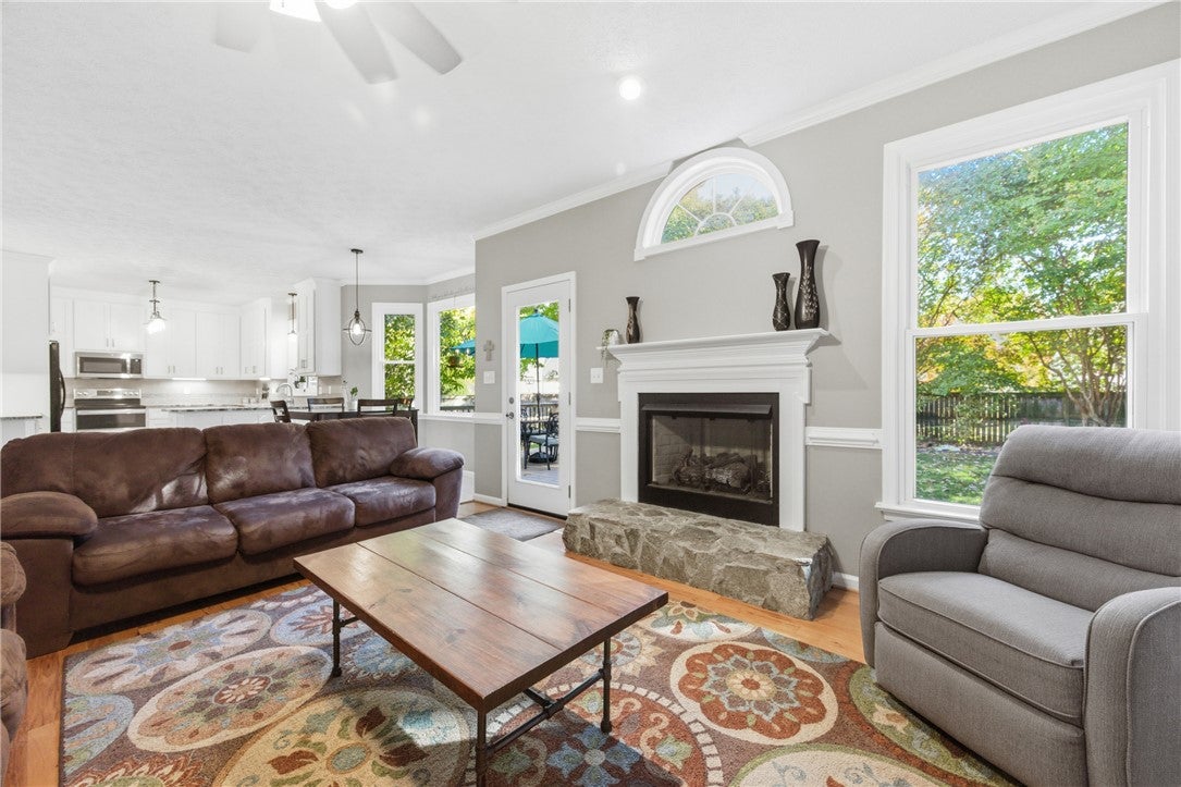 Yorktown, Virginia, 23693, United States, 6 Bedrooms Bedrooms, ,3 BathroomsBathrooms,Residential,For Sale,1987855