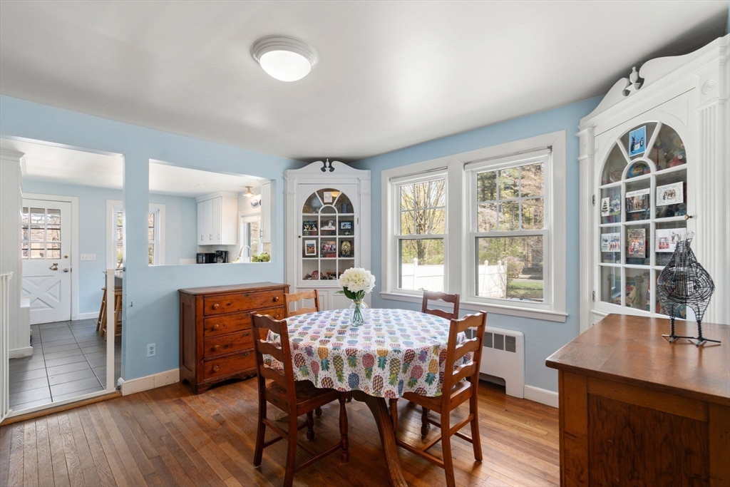 Weston, Massachusetts, 02493, United States, 4 Bedrooms Bedrooms, ,3 BathroomsBathrooms,Residential,For Sale,1804210