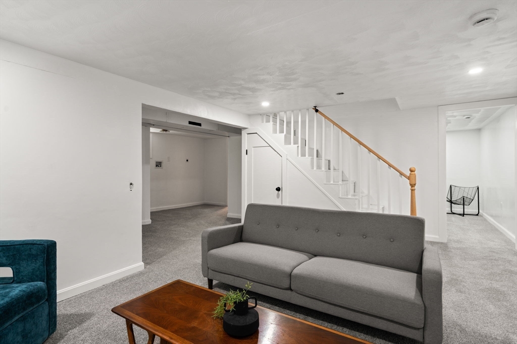 Needham, Massachusetts, 02492, United States, 3 Bedrooms Bedrooms, ,2 BathroomsBathrooms,Residential,For Sale,1847293