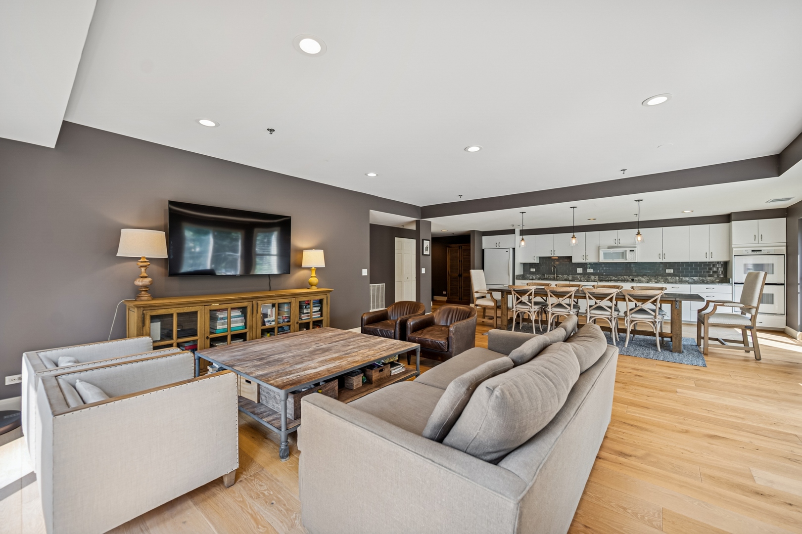 Lake Forest, Illinois, 60045, United States, 3 Bedrooms Bedrooms, ,2 BathroomsBathrooms,Residential,For Sale,1940647
