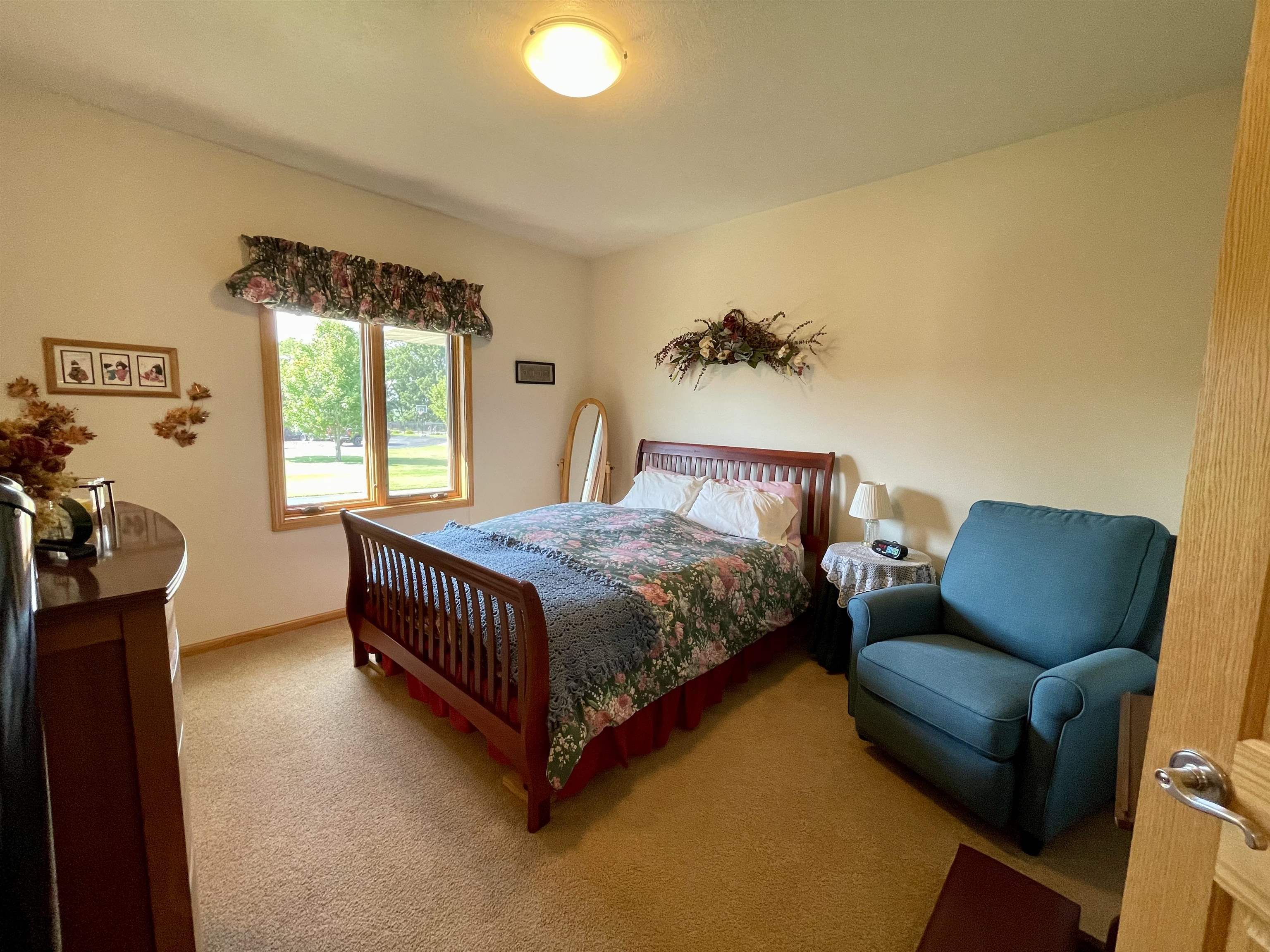 Janesville, Wisconsin, 53545, United States, 5 Bedrooms Bedrooms, ,4 BathroomsBathrooms,Residential,For Sale,1921861