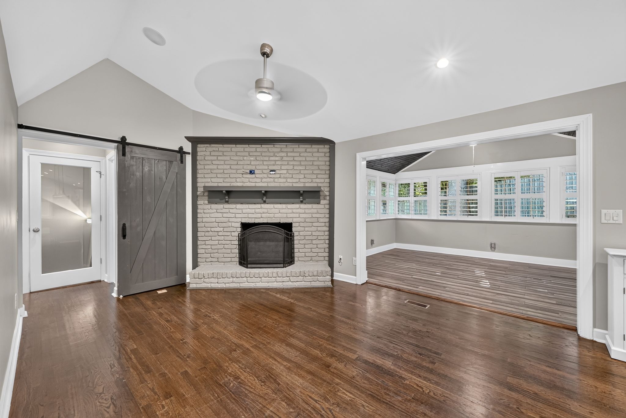 Thoughtfully Renovated Residence in Green Oaks - 物件實景