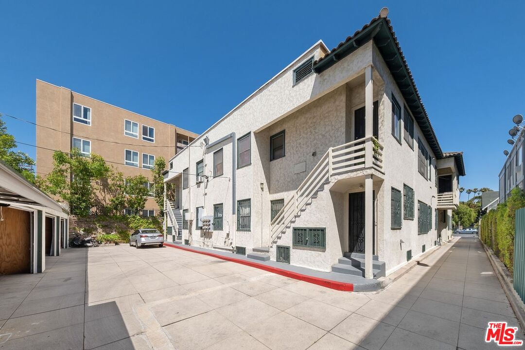 Los Angeles, California, 90019, United States, 12 Bedrooms Bedrooms, ,Residential,For Sale,1885364