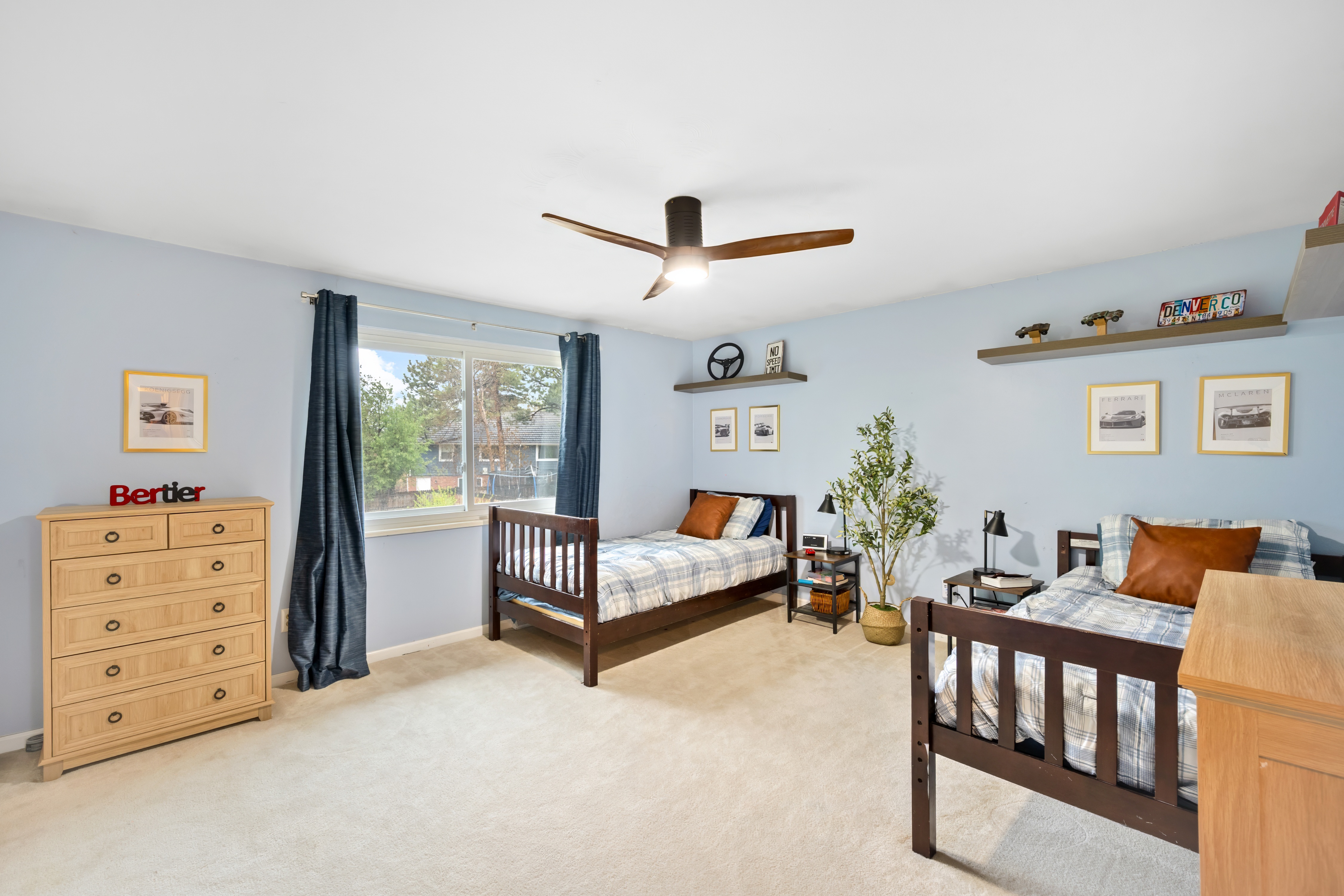 Beautifully Maintained Home in the Highly Desired Columbine Knolls Neighborhood - 物件實景