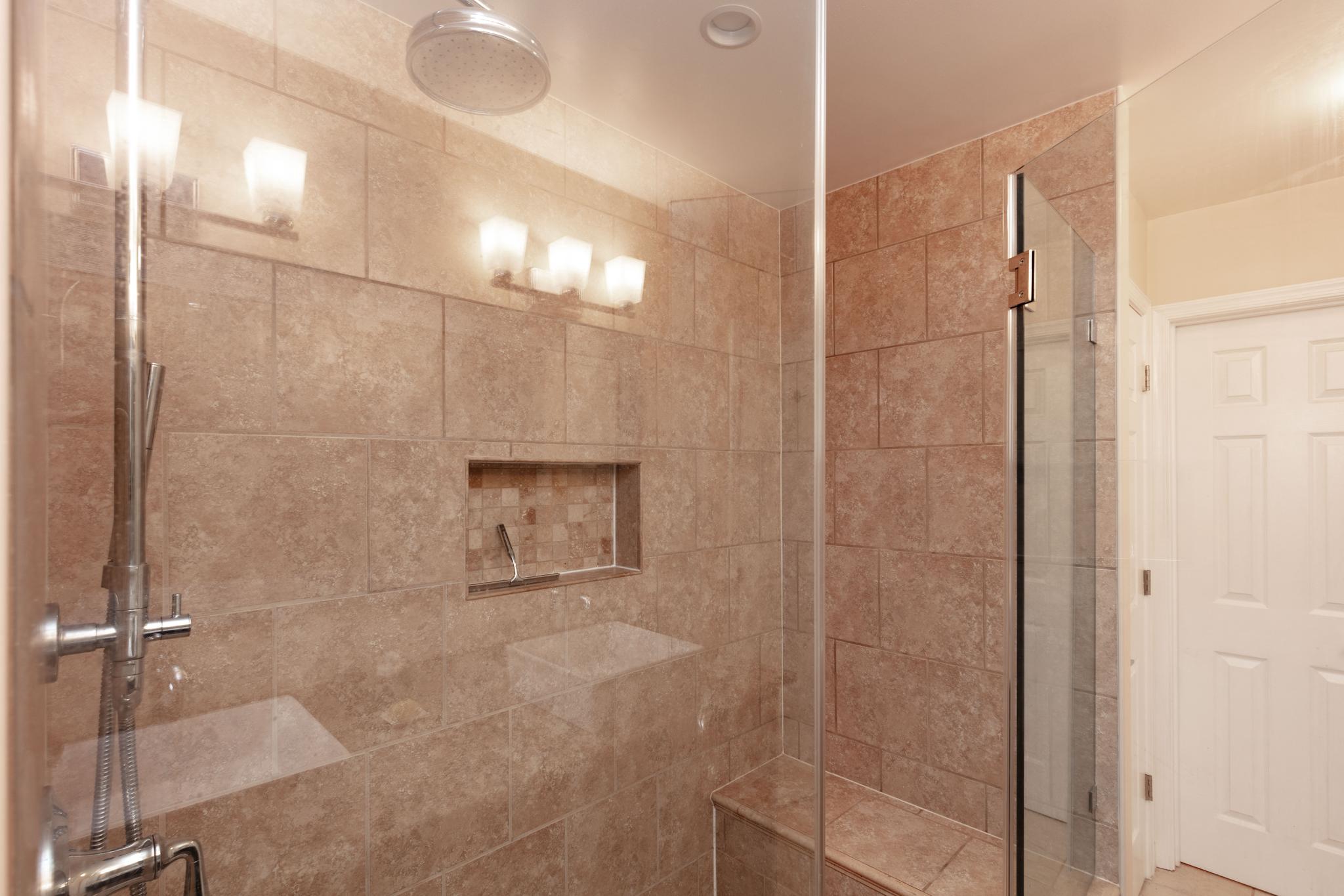  6304 Chaucer View Circle, Alexandria, VA, 22304 - 物件實景