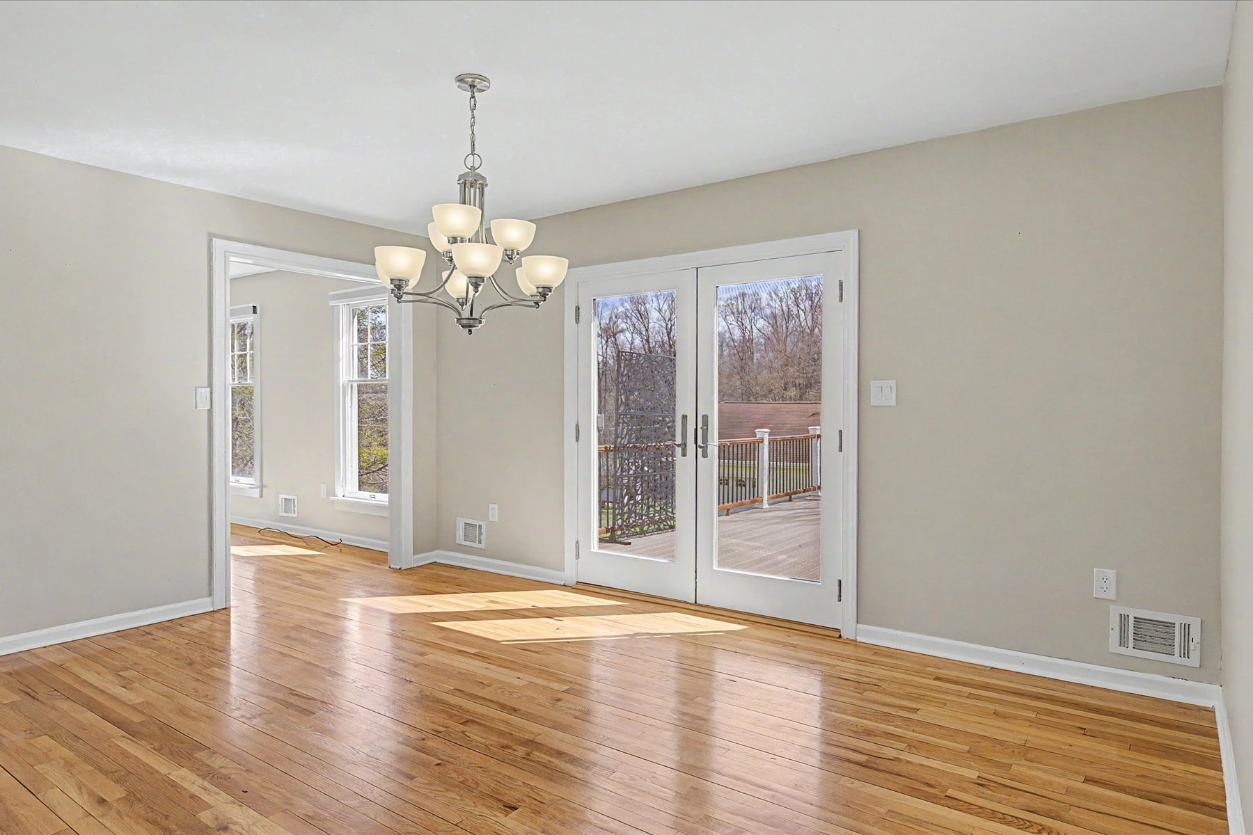  Lovely Cape Cod Home Situated on Two Private Acres - 物件實景