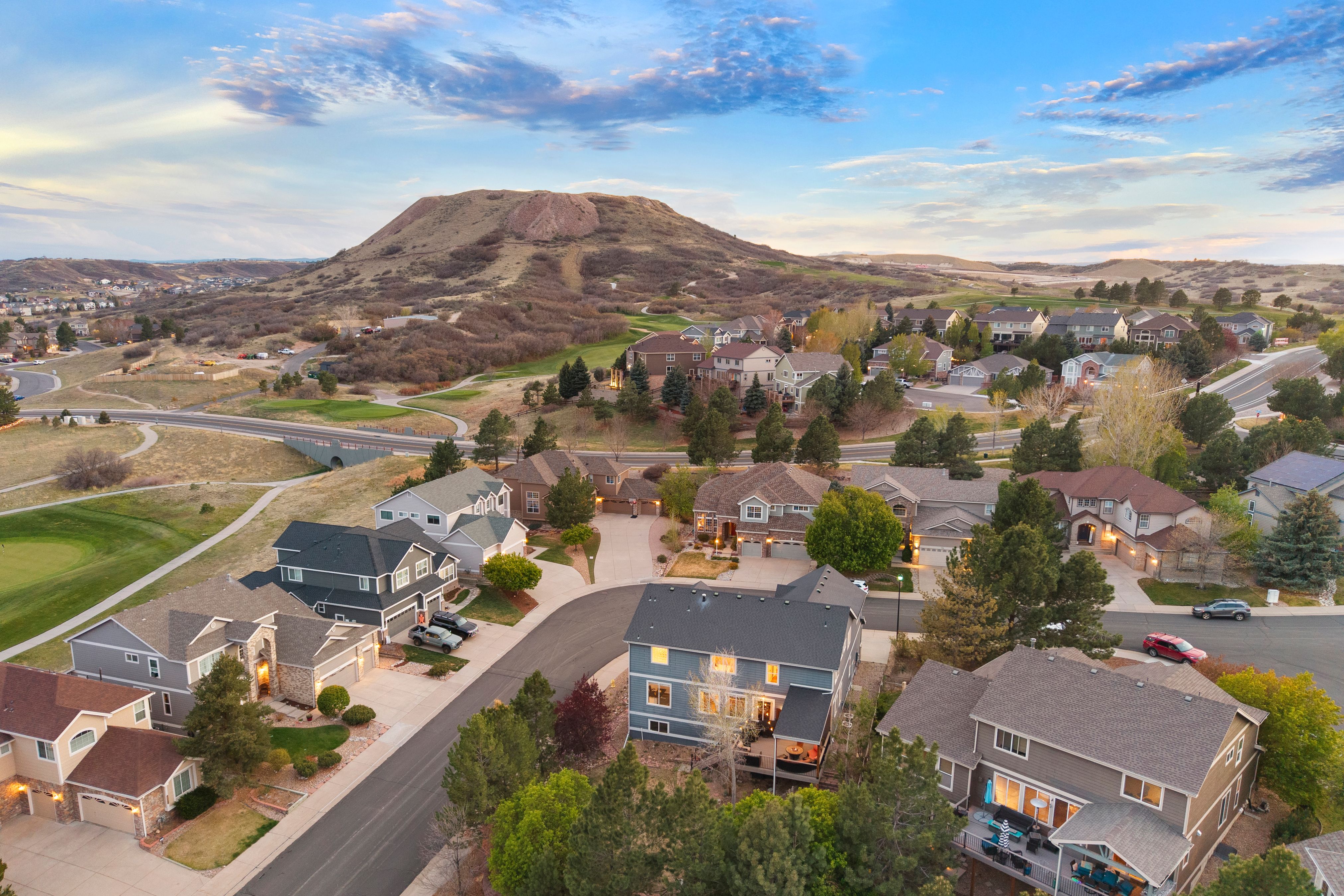  Situated on a desirable corner lot in the sought-after Red Hawk community - 物件實景