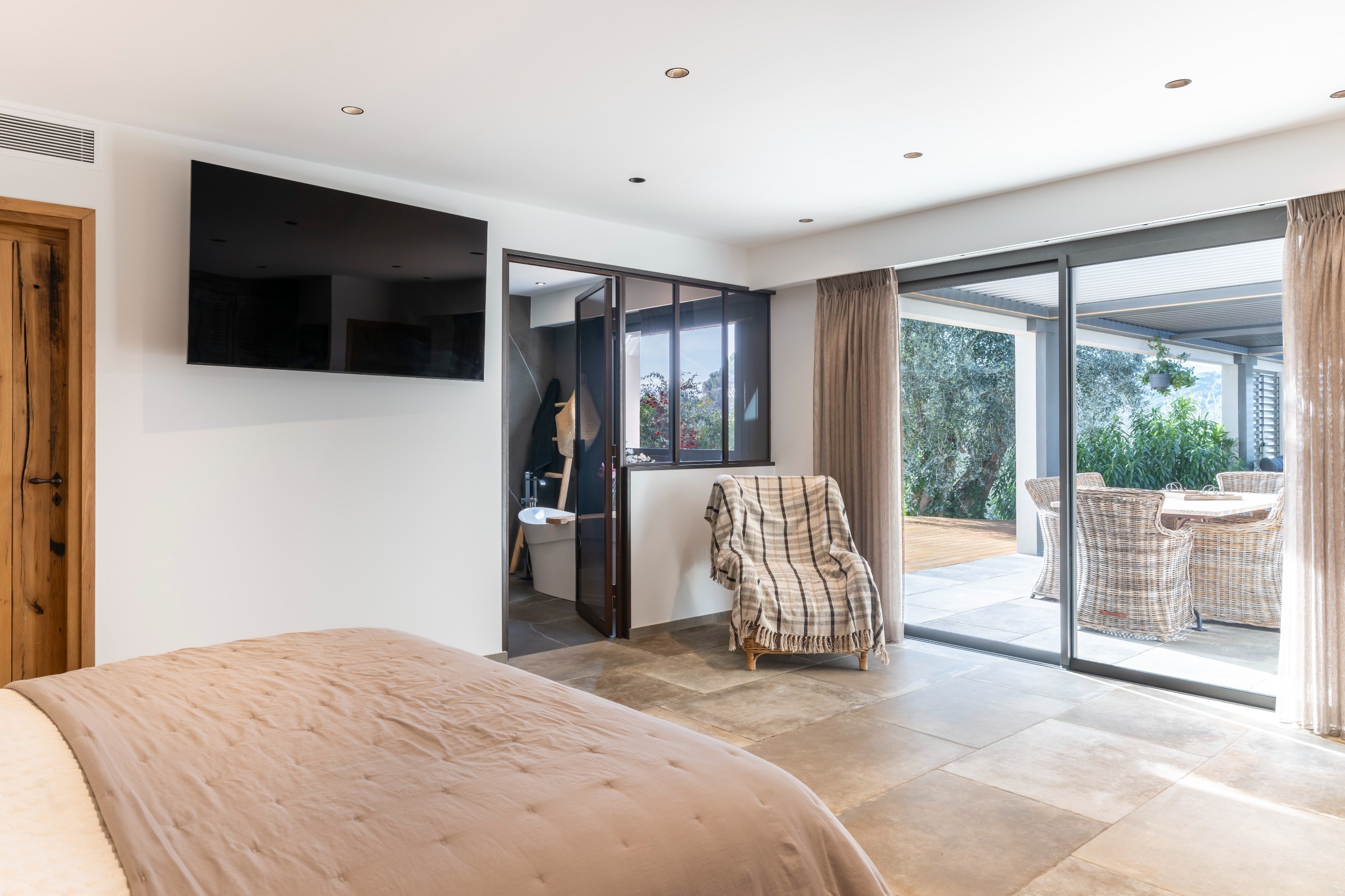  Mougins near Cannes, contemporary villa 283 sqm with pool in secure estate - 物件實景