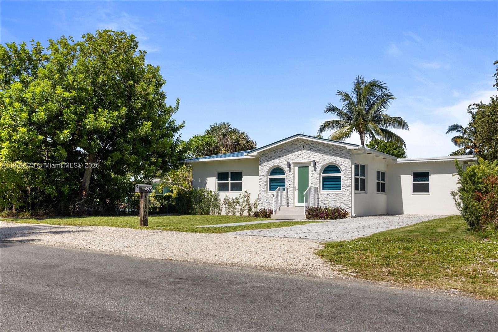 Dania Beach, Florida, 33004, United States, 3 Bedrooms Bedrooms, ,2 BathroomsBathrooms,Residential,For Sale,1907559