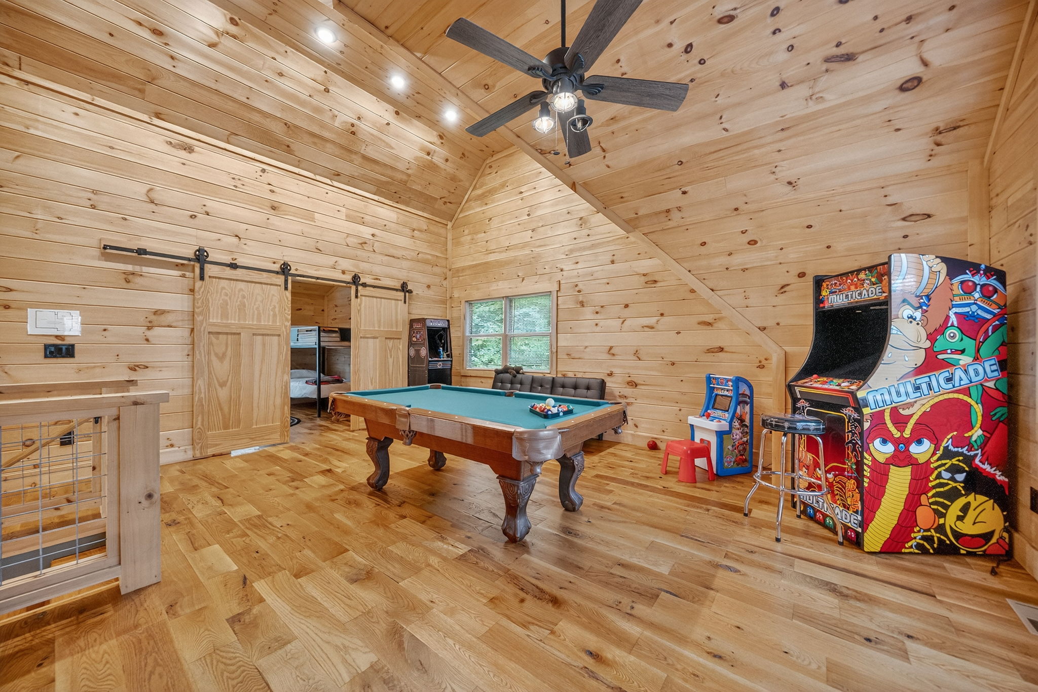 Sevierville, Tennessee, 37862, United States, 4 Bedrooms Bedrooms, ,6 BathroomsBathrooms,Residential,For Sale,1982838