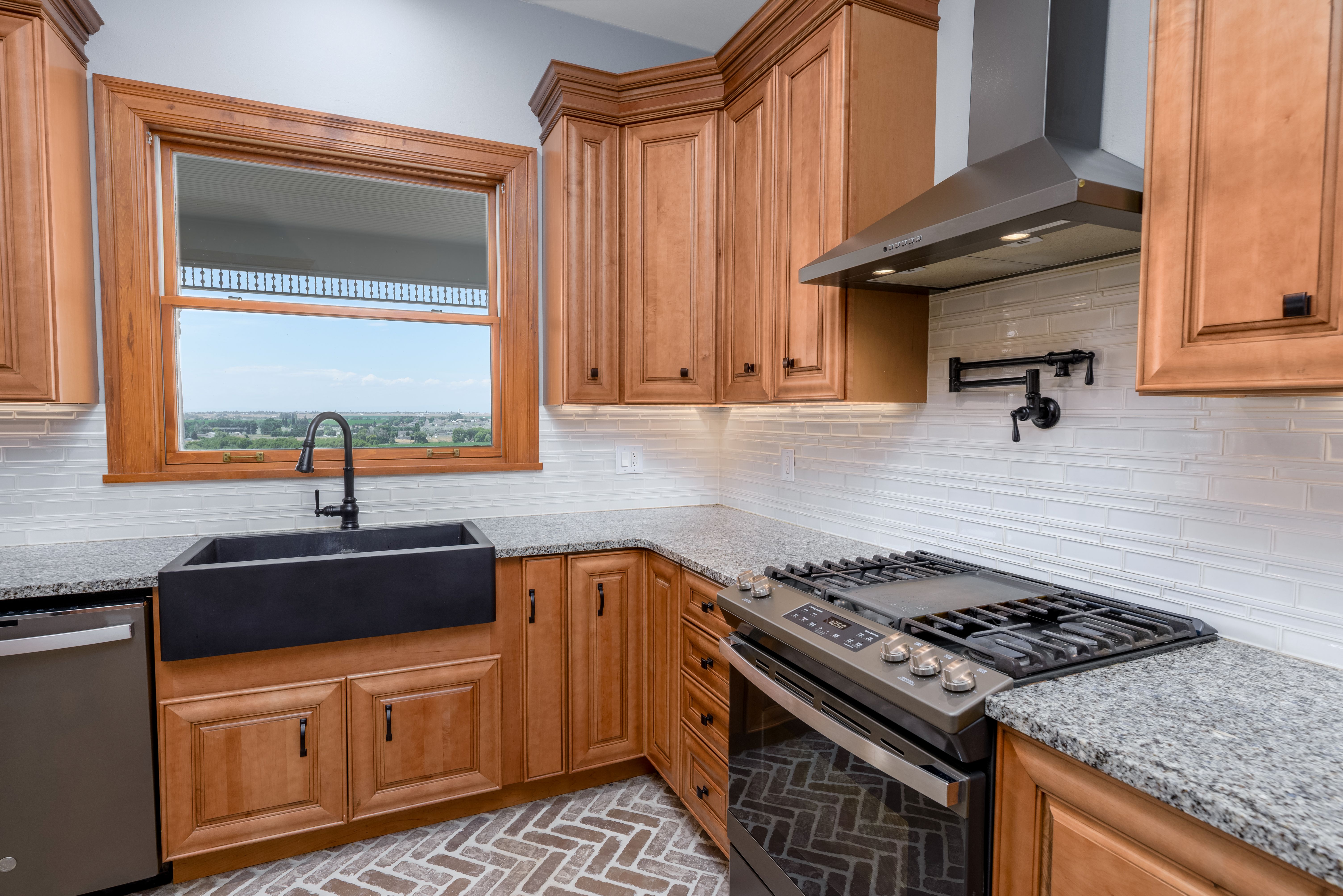 Moses Lake, Washington, 98837, United States, 3 Bedrooms Bedrooms, ,3 BathroomsBathrooms,Residential,For Sale,1980508