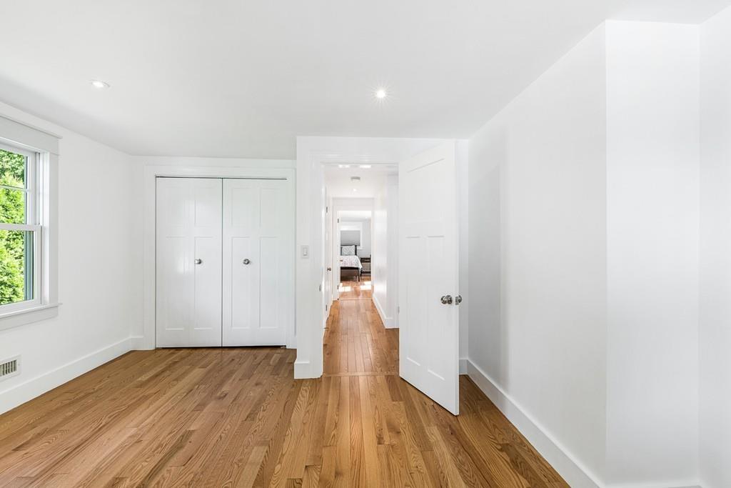 Hamilton, Massachusetts, 01982, United States, 2 Bedrooms Bedrooms, ,1 BathroomBathrooms,Residential,For Sale,1921936