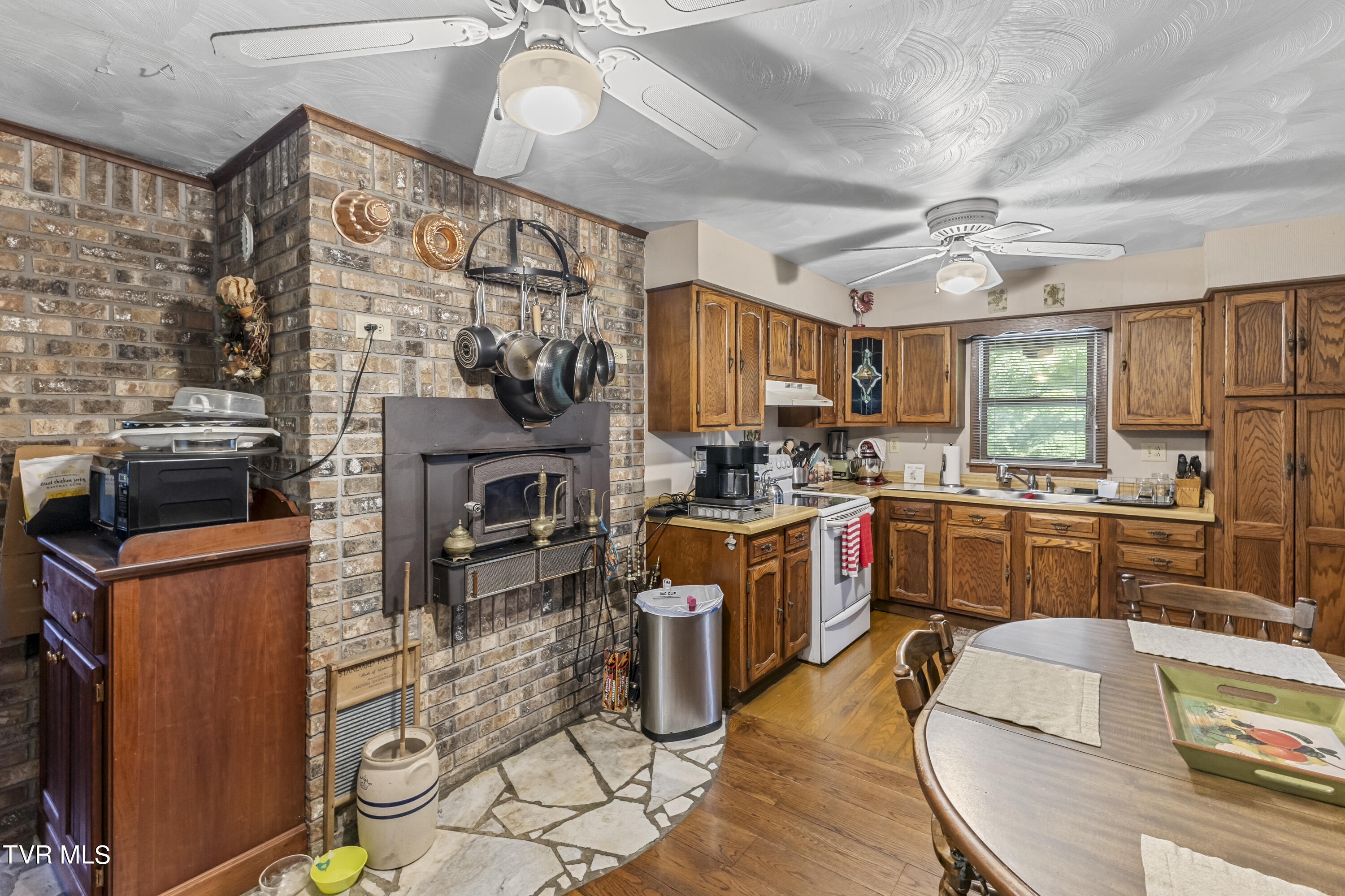 Jonesborough, Tennessee, 37659, United States, 3 Bedrooms Bedrooms, ,3 BathroomsBathrooms,Residential,For Sale,1888653