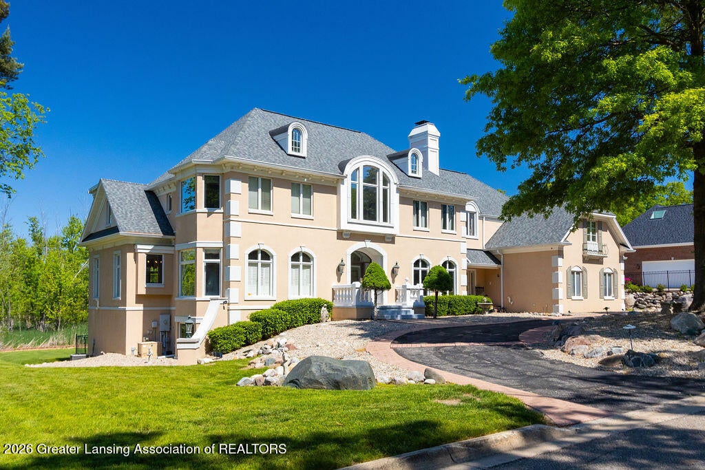 Pine Hollow Dr, East Lansing, MI 48823