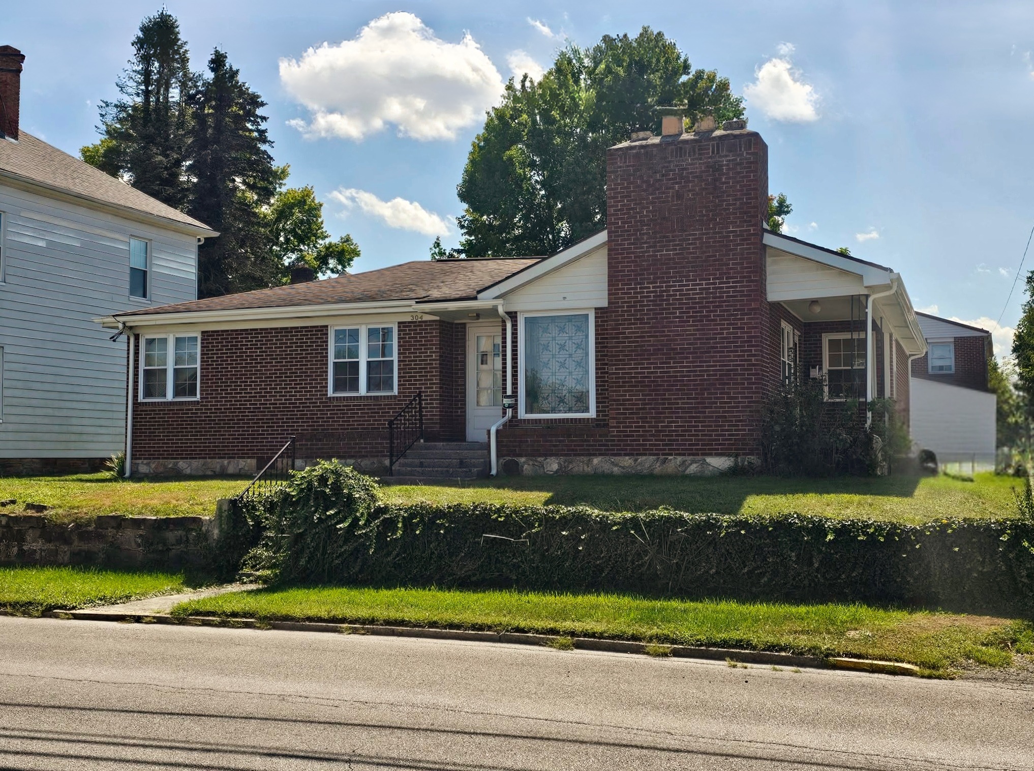 Bee St, Princeton, WV 24740