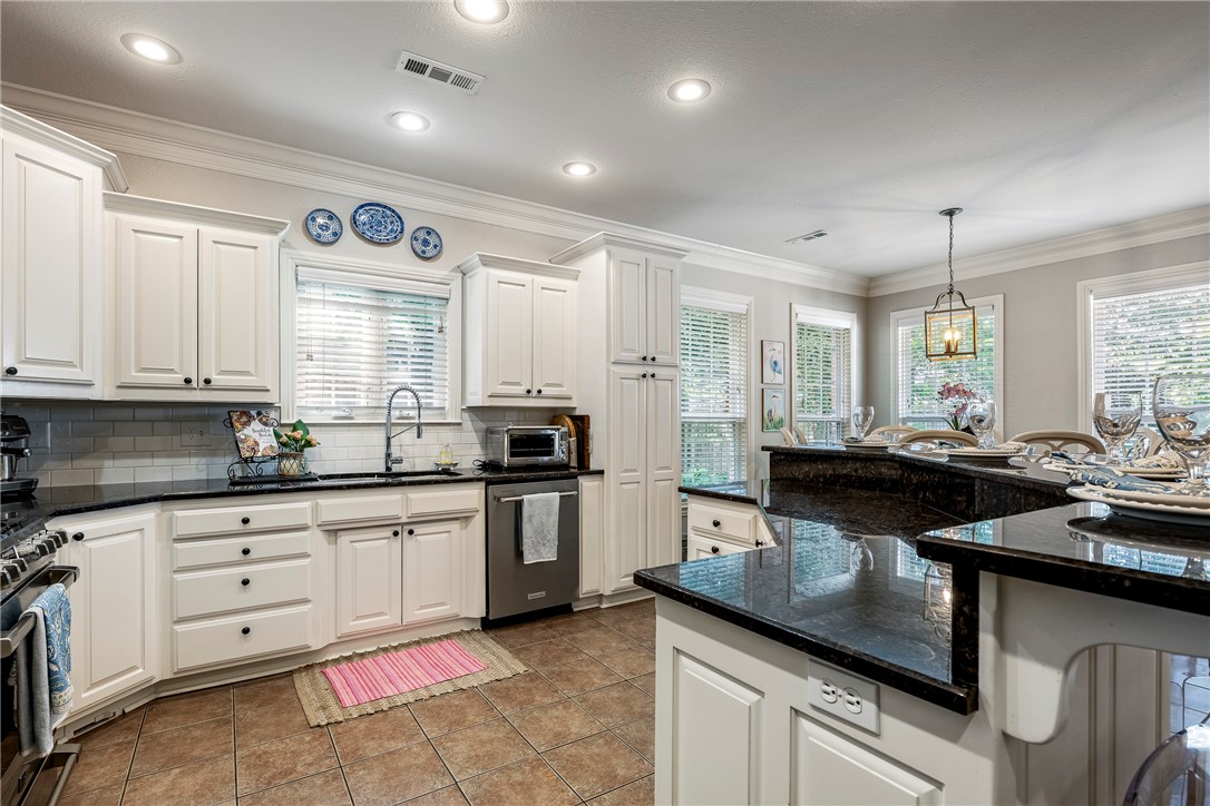 2370 E Meandering Way, Fayetteville, Arkansas, 72701, United States, 4 Bedrooms Bedrooms, ,5 BathroomsBathrooms,Residential,For Sale,2370 E Meandering Way,1618973